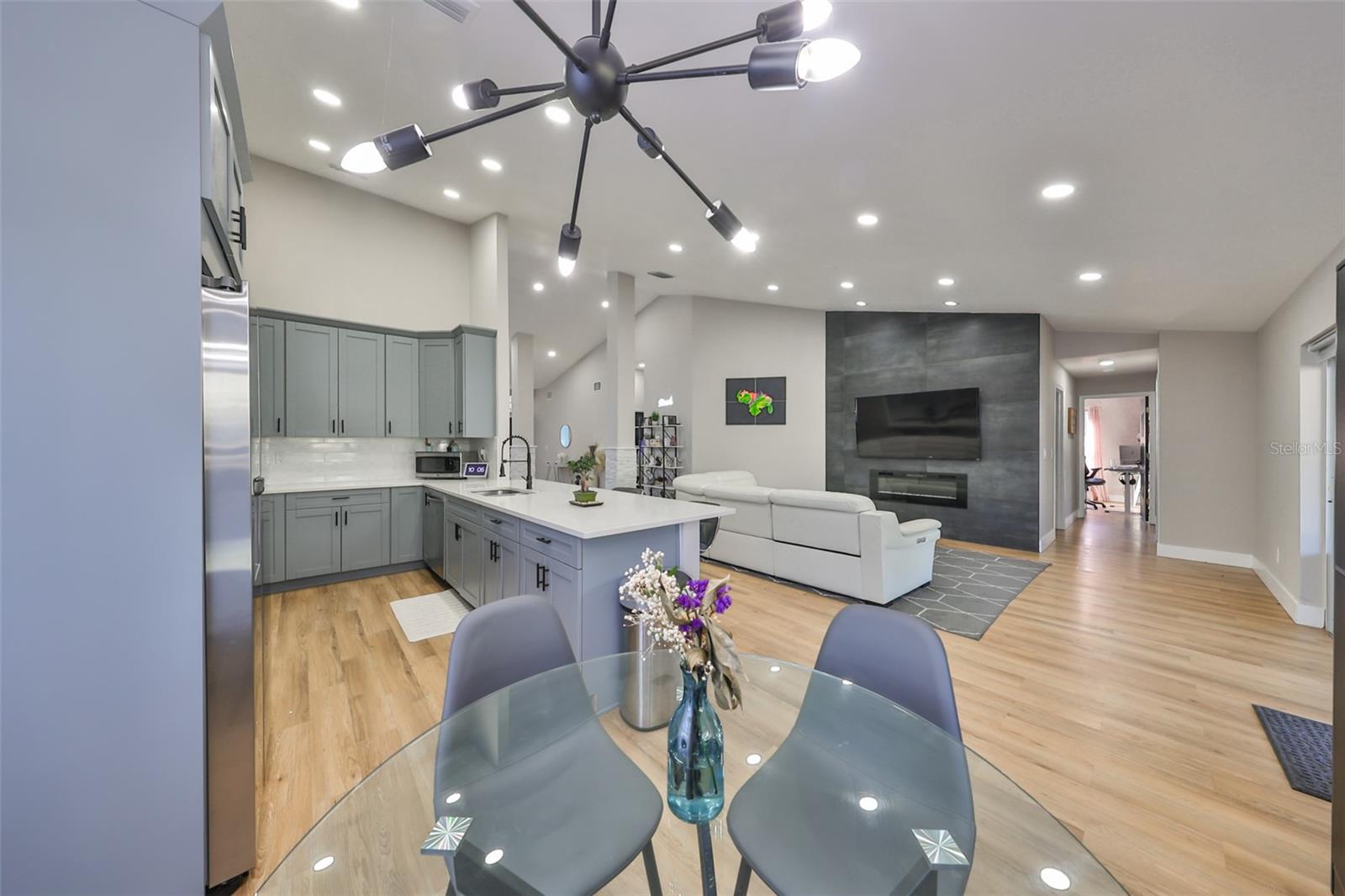 9309 HAMPSHIRE PARK DR — photo 14