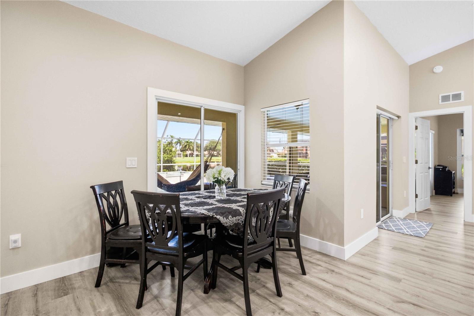 5833 CARRIAGE DR — photo 16