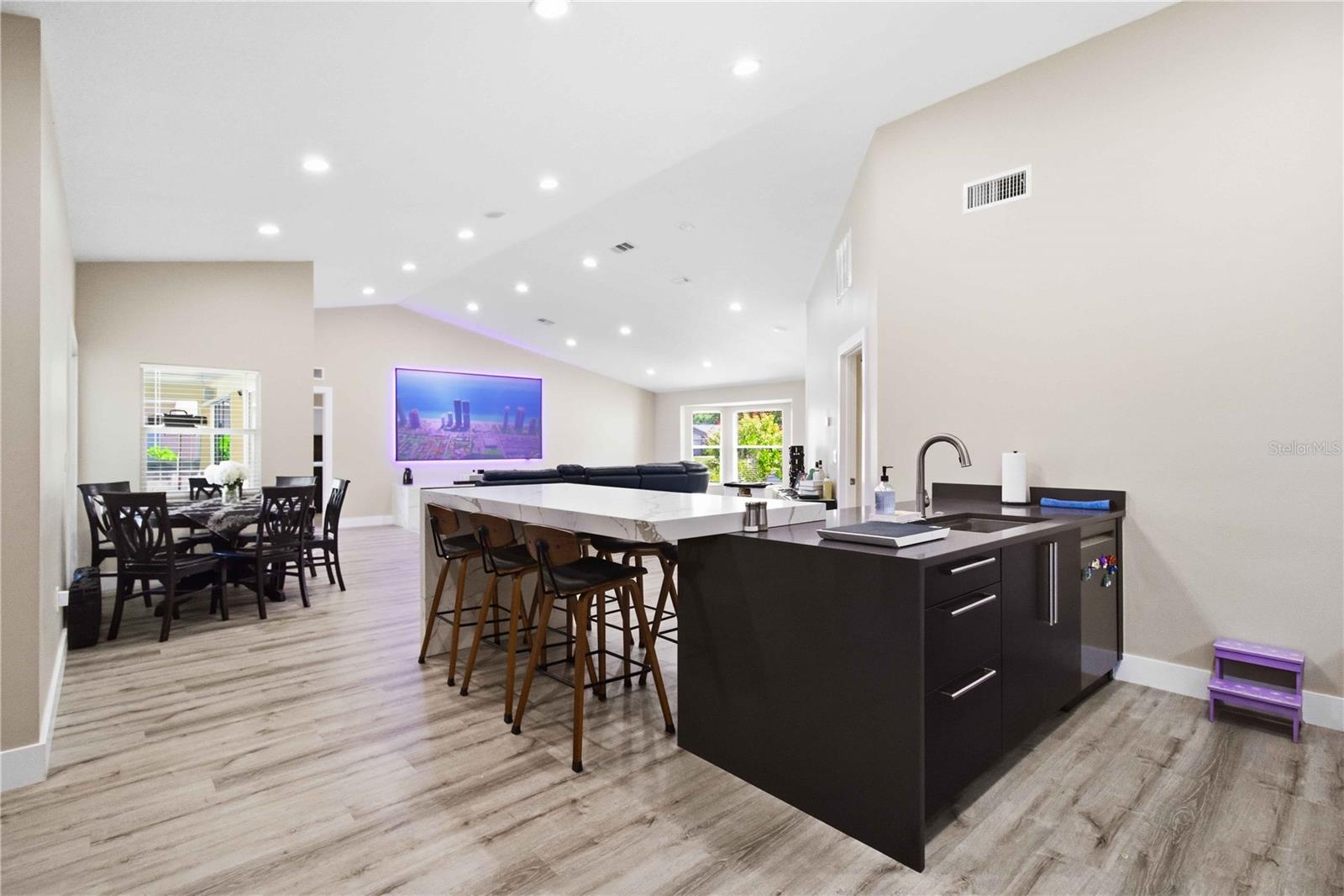5833 CARRIAGE DR — photo 11