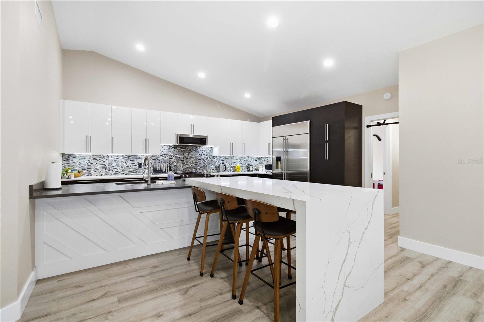 5833 CARRIAGE DR — photo 9