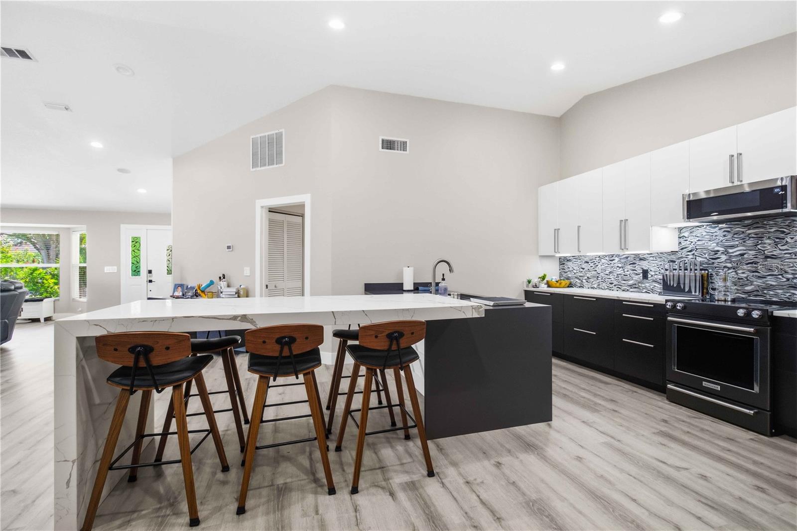 5833 CARRIAGE DR — photo 10