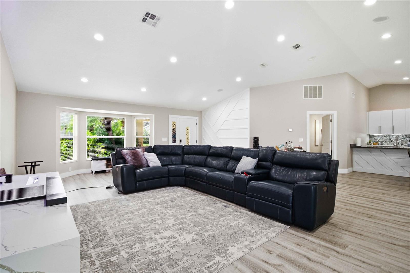 5833 CARRIAGE DR — photo 4