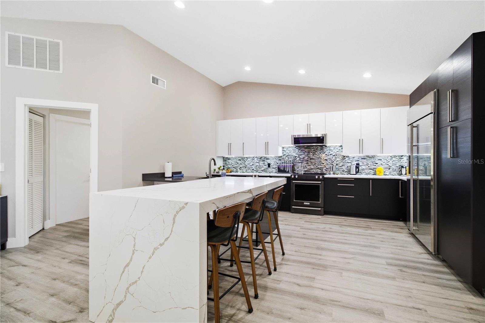 5833 CARRIAGE DR — photo 8