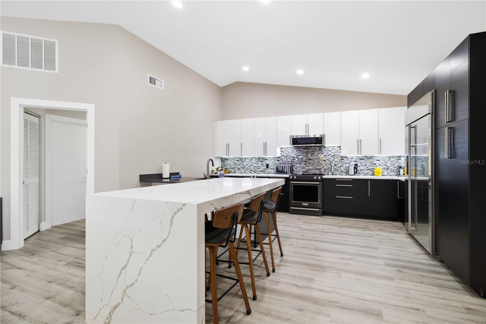 5833 CARRIAGE DR — photo 7