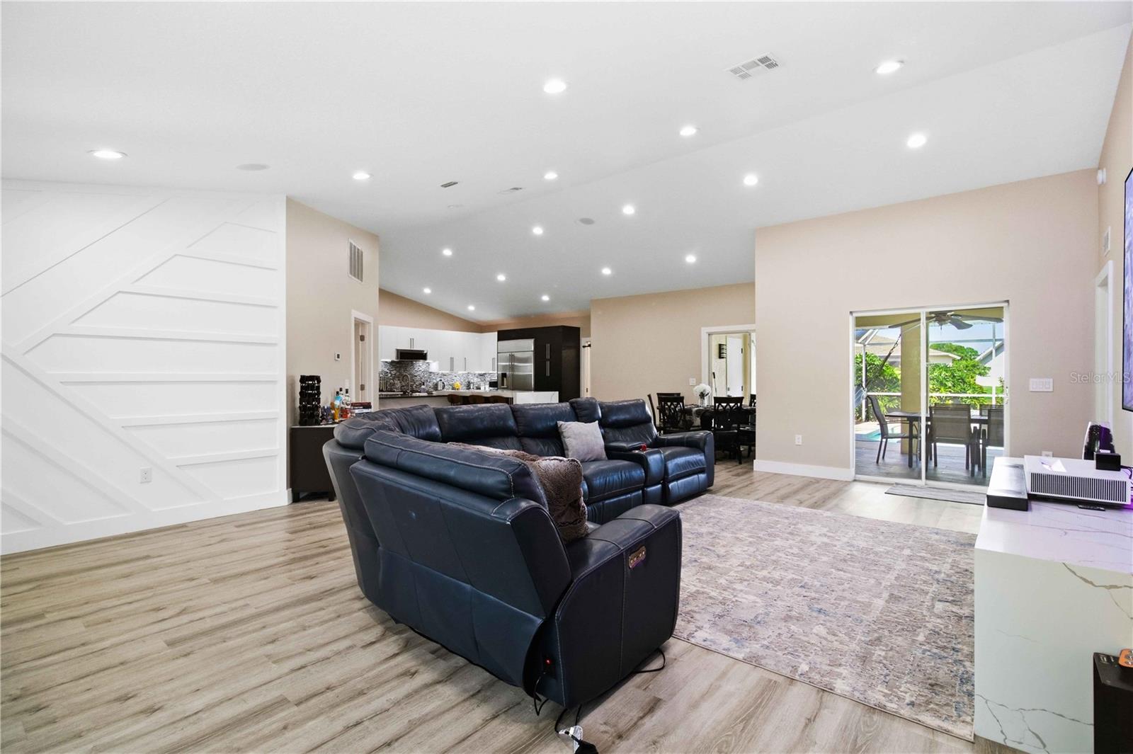 5833 CARRIAGE DR — photo 6