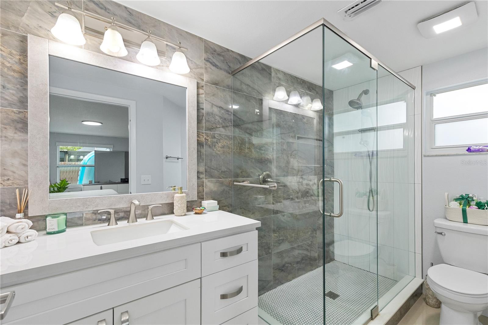 10112 ENCHANTED OAKS CT — photo 11