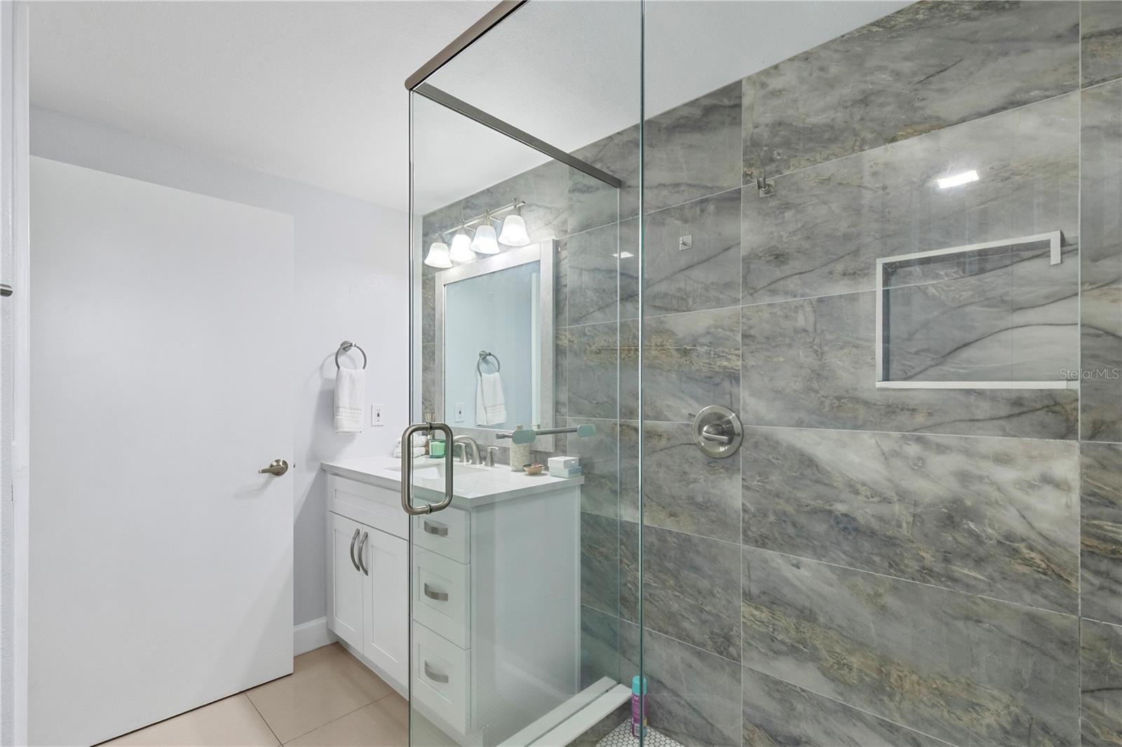 10112 ENCHANTED OAKS CT — photo 12