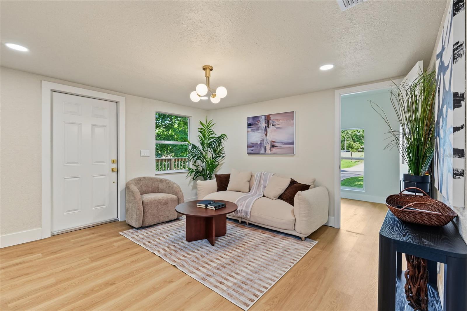 8713 N EDISON AVE — photo 5