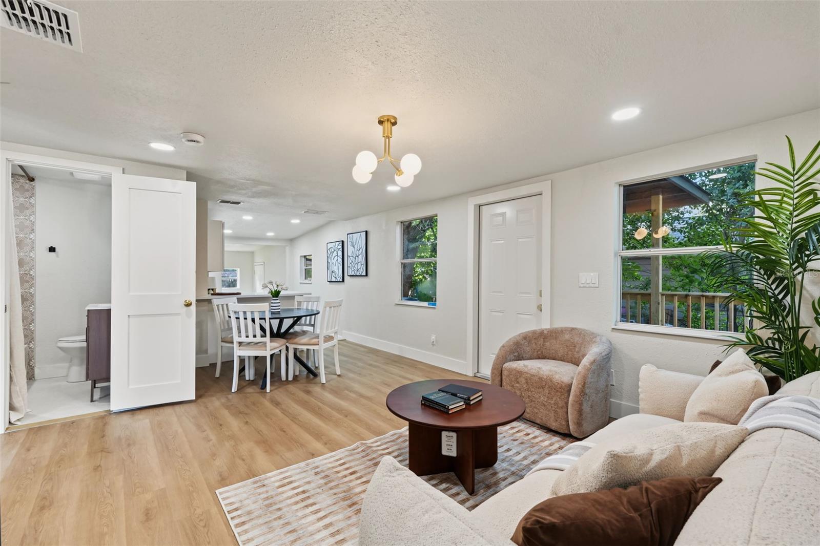 8713 N EDISON AVE — photo 6