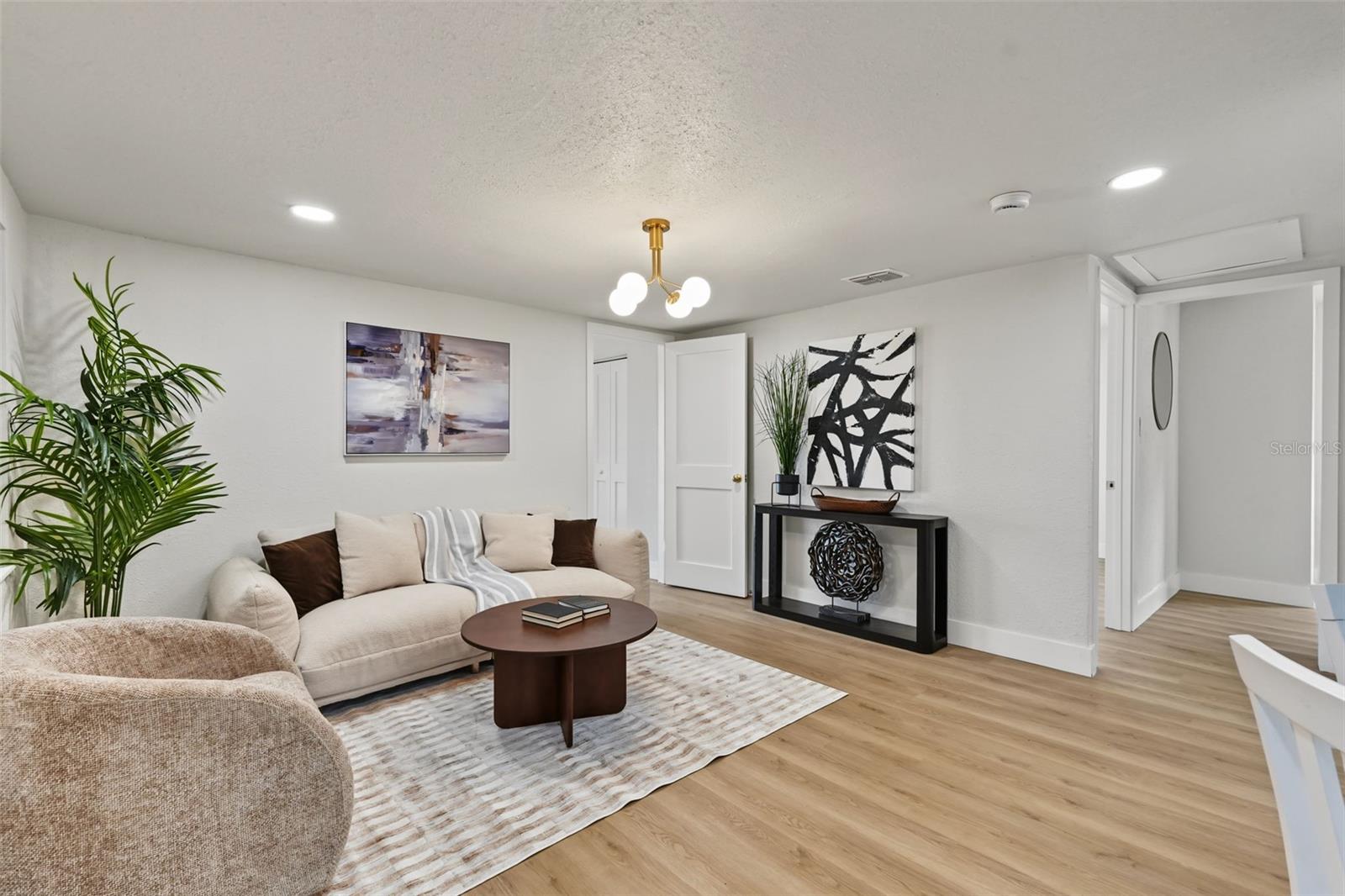 8713 N EDISON AVE — photo 8