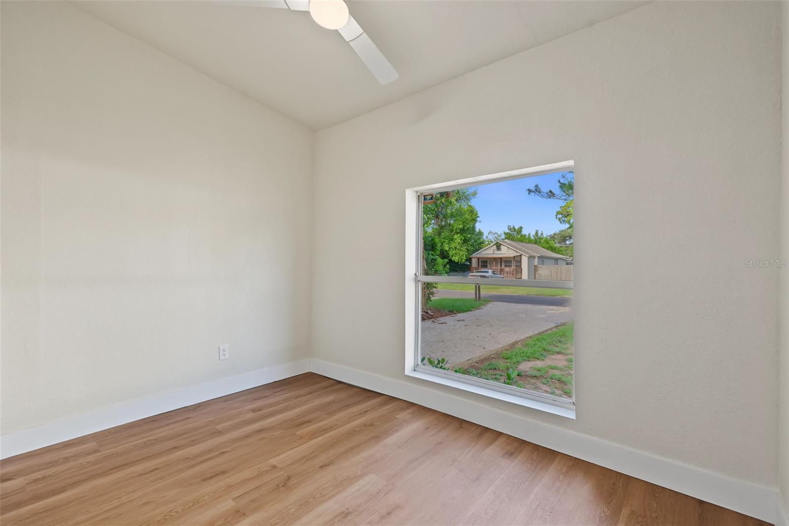 8713 N EDISON AVE — photo 30
