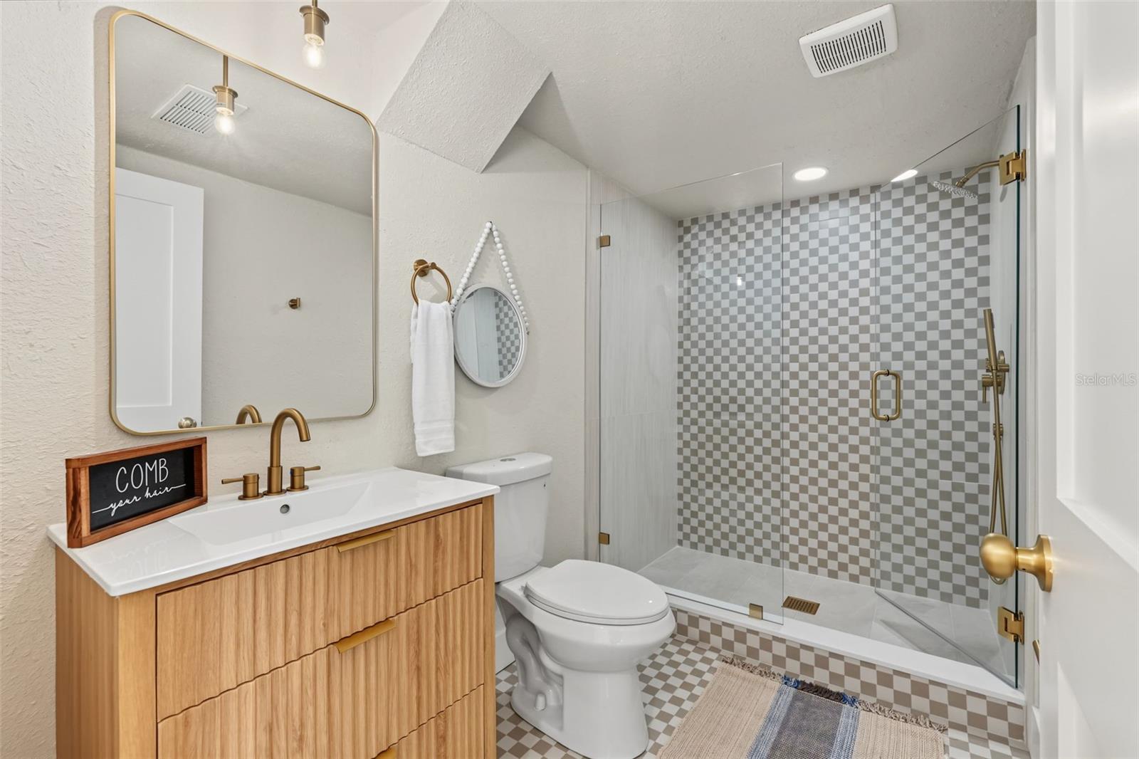 8713 N EDISON AVE — photo 28