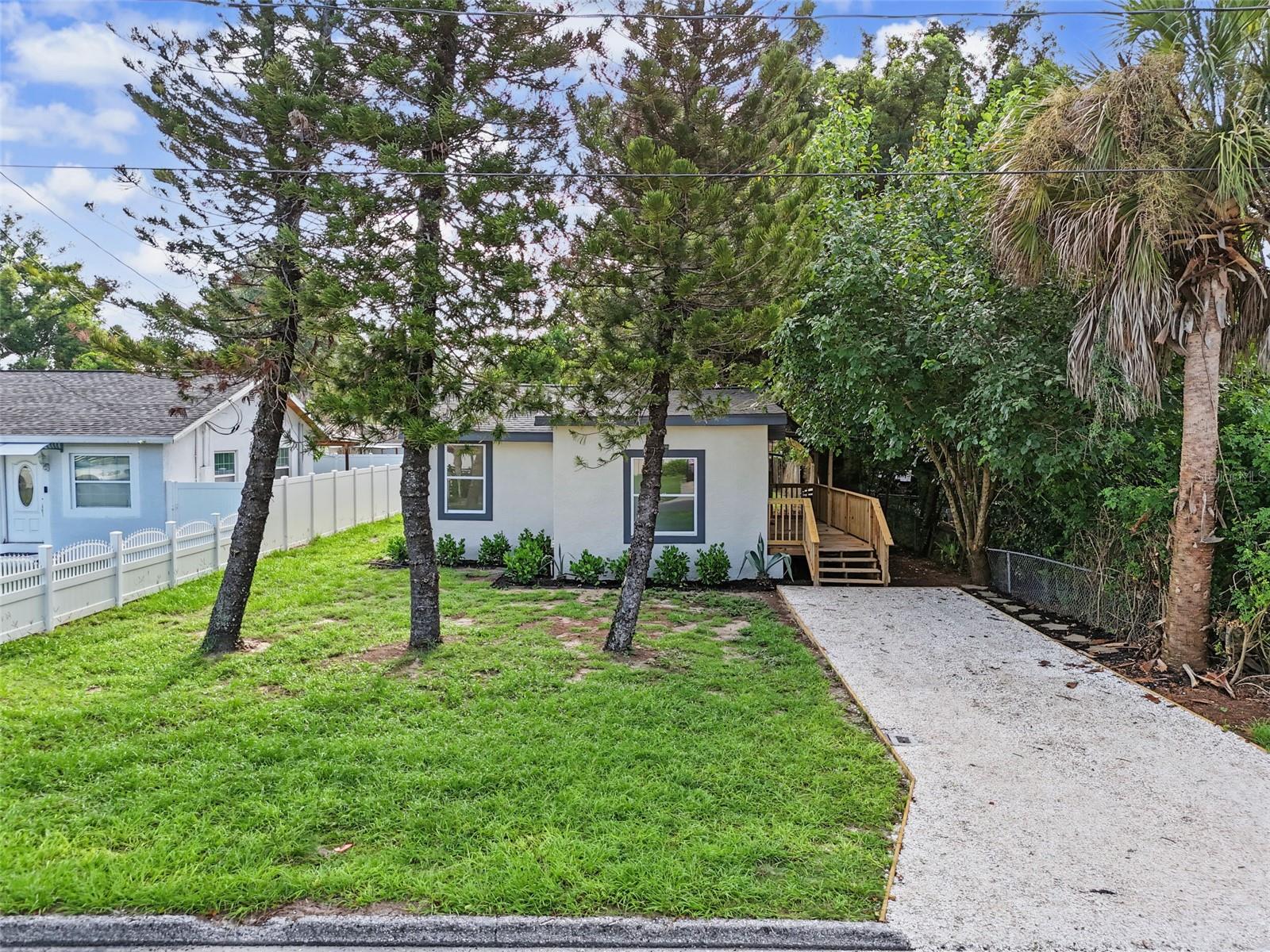8713 N EDISON AVE — photo 3