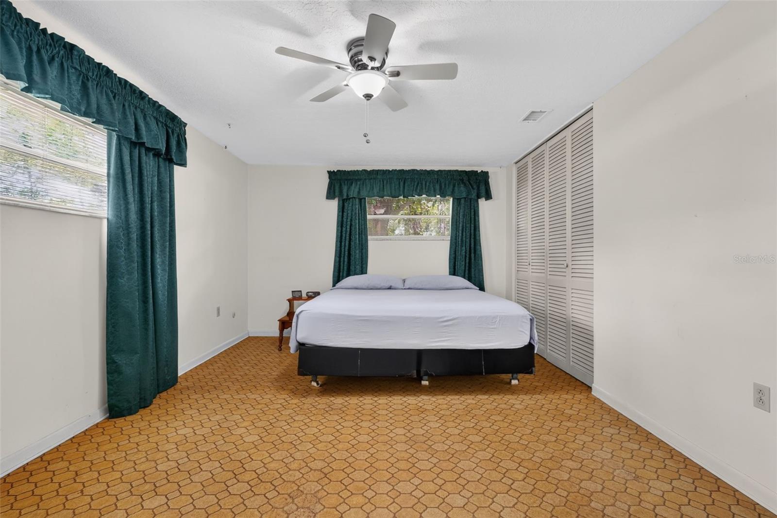 601 WINHAM ST — photo 21