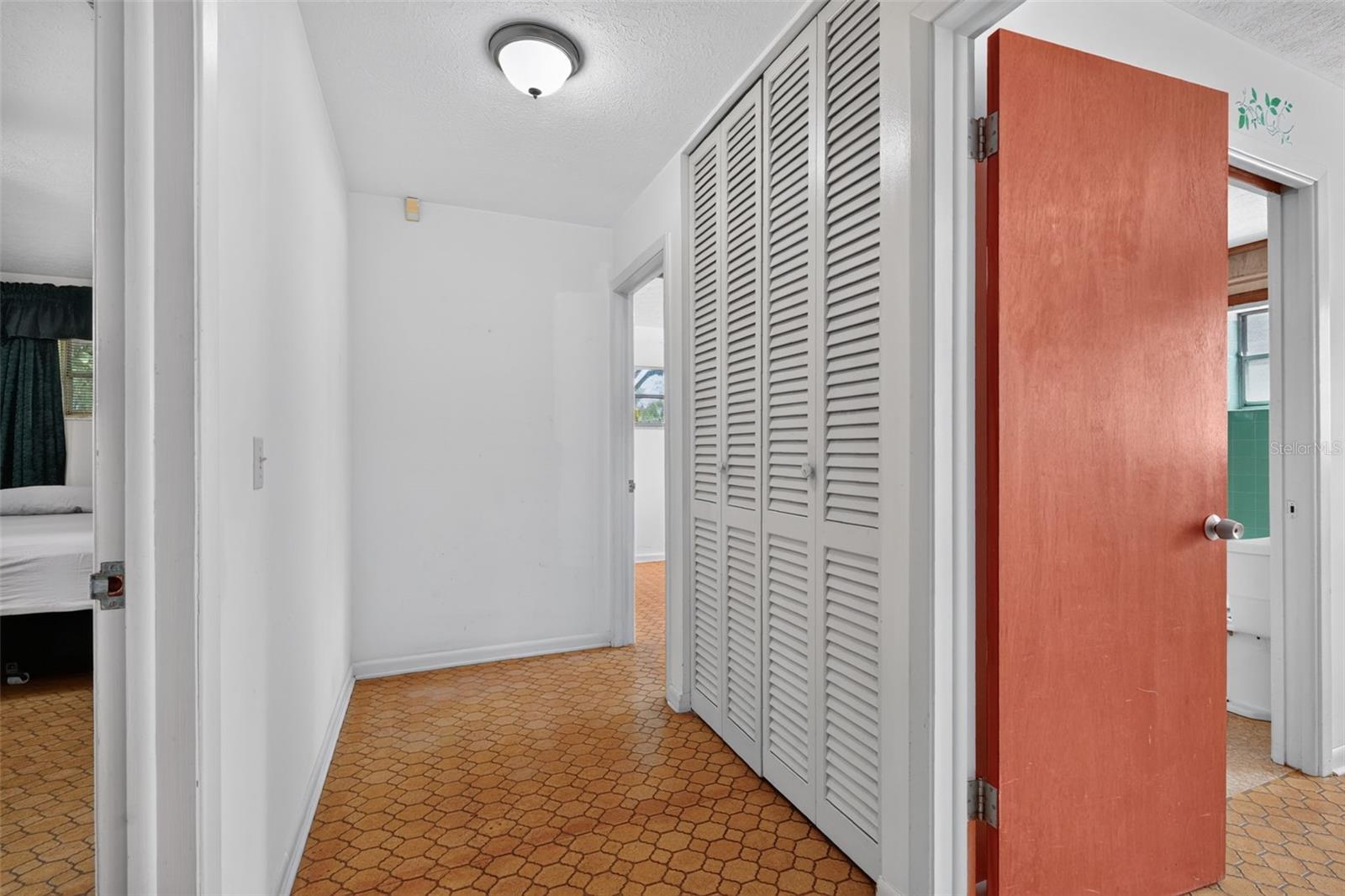 601 WINHAM ST — photo 24