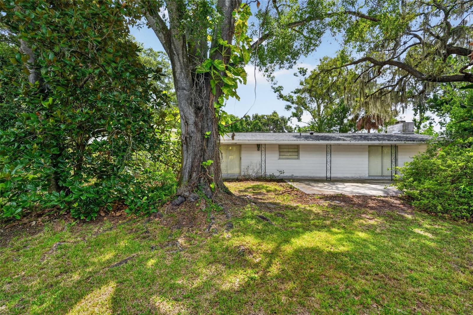 601 WINHAM ST — photo 35