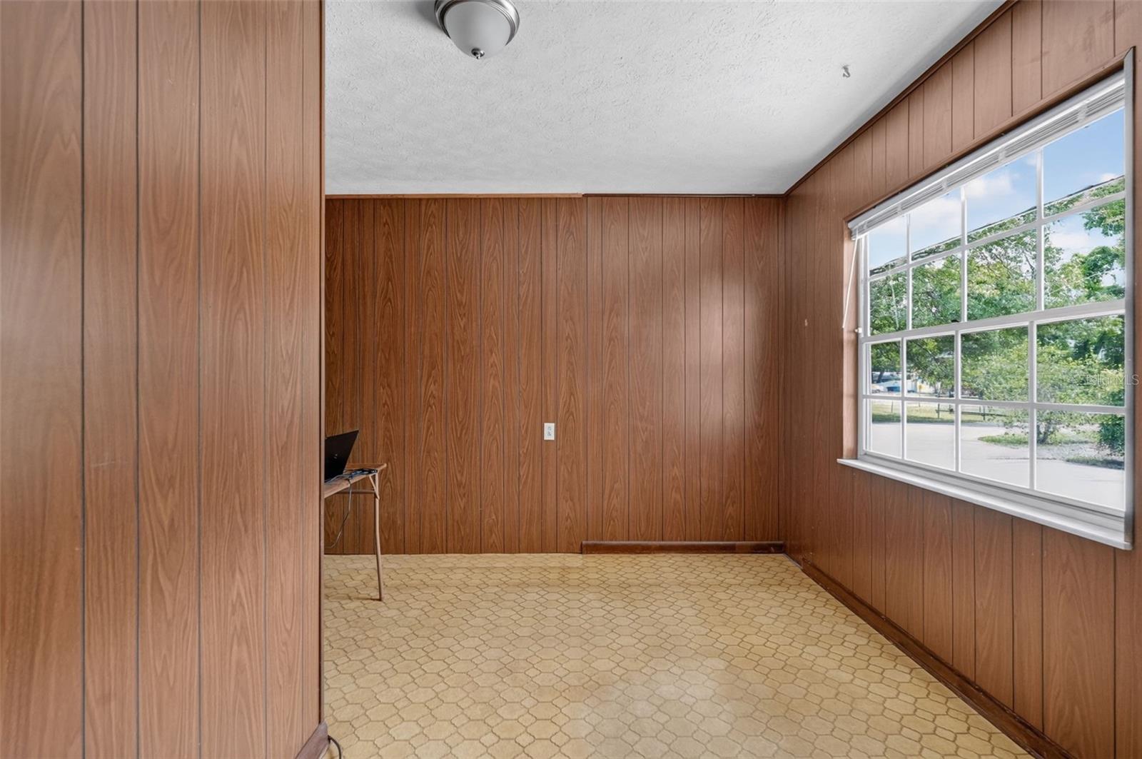 601 WINHAM ST — photo 18