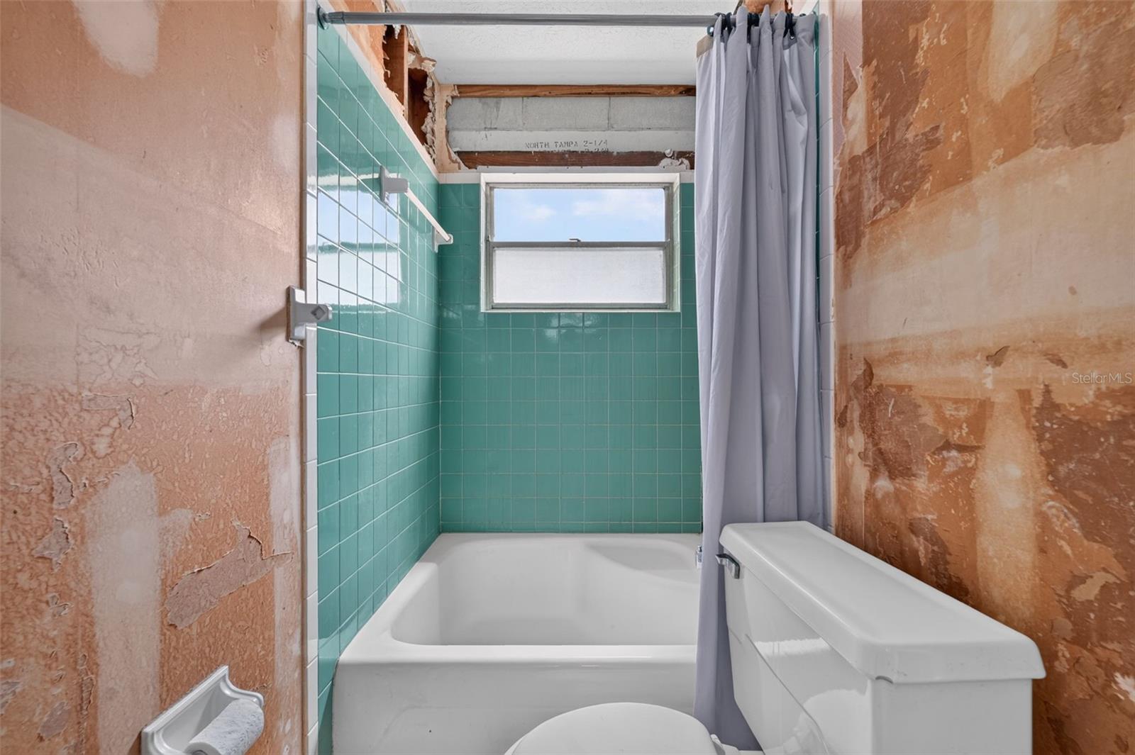 601 WINHAM ST — photo 29