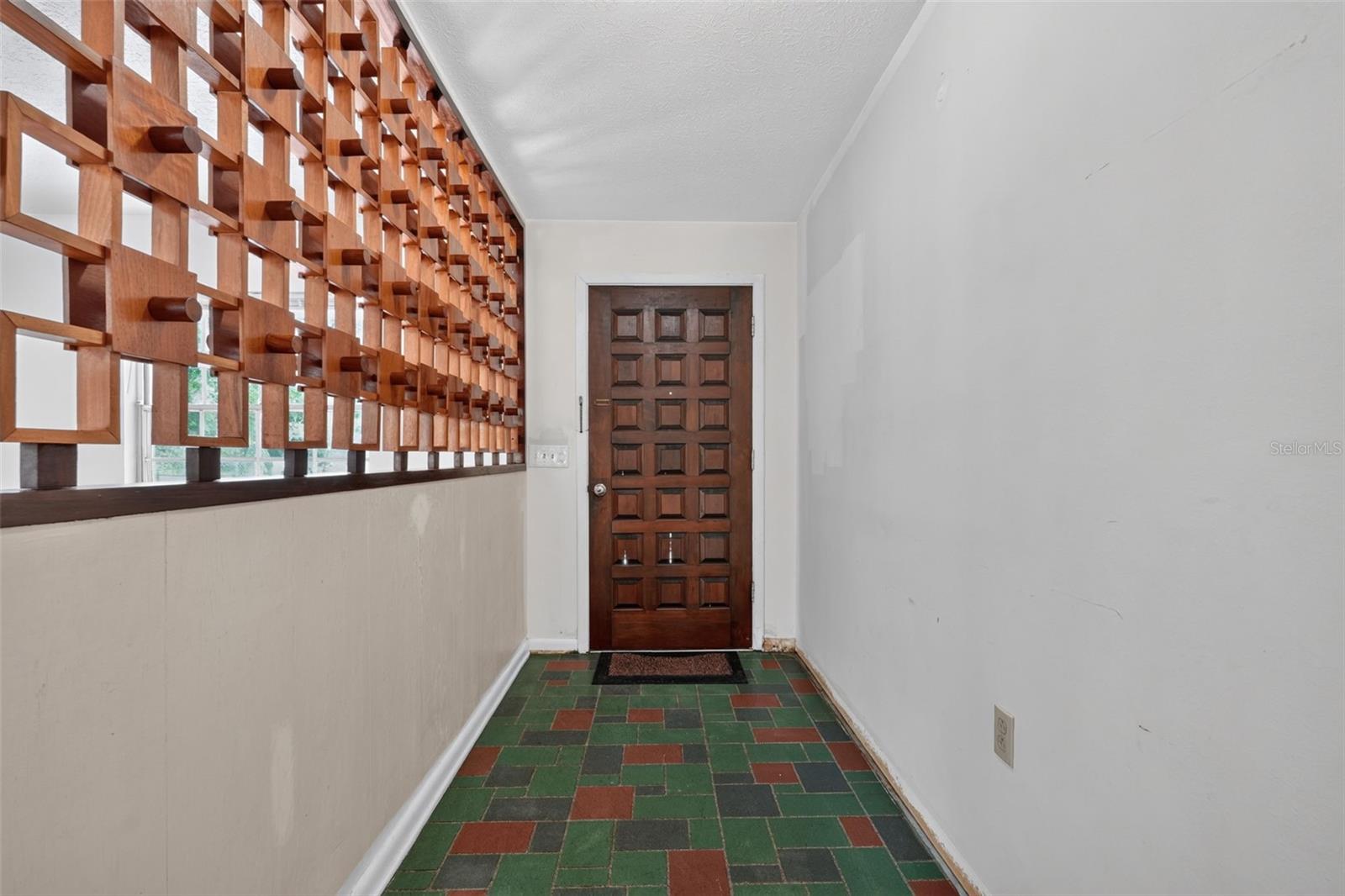 601 WINHAM ST — photo 5