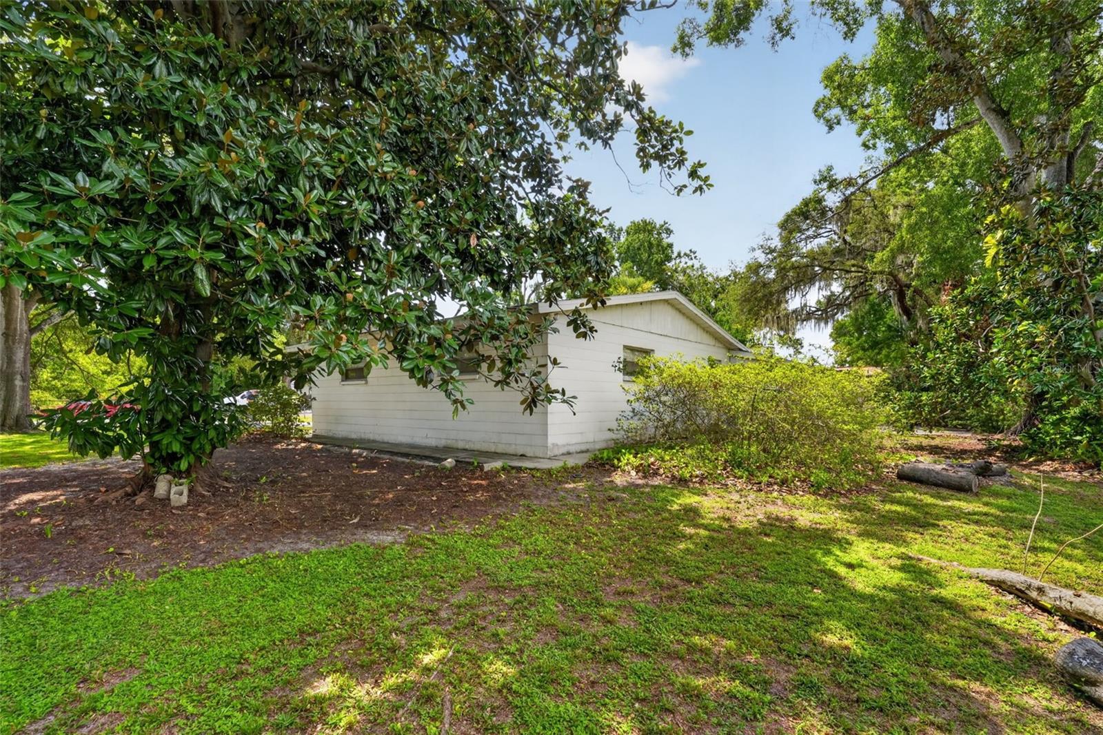 601 WINHAM ST — photo 36