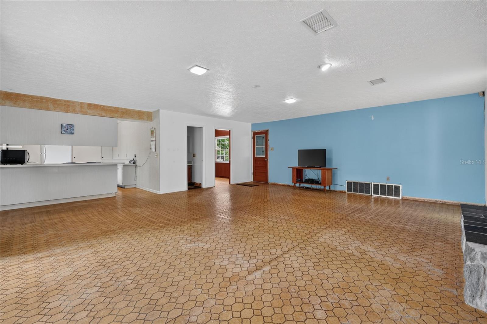 601 WINHAM ST — photo 15