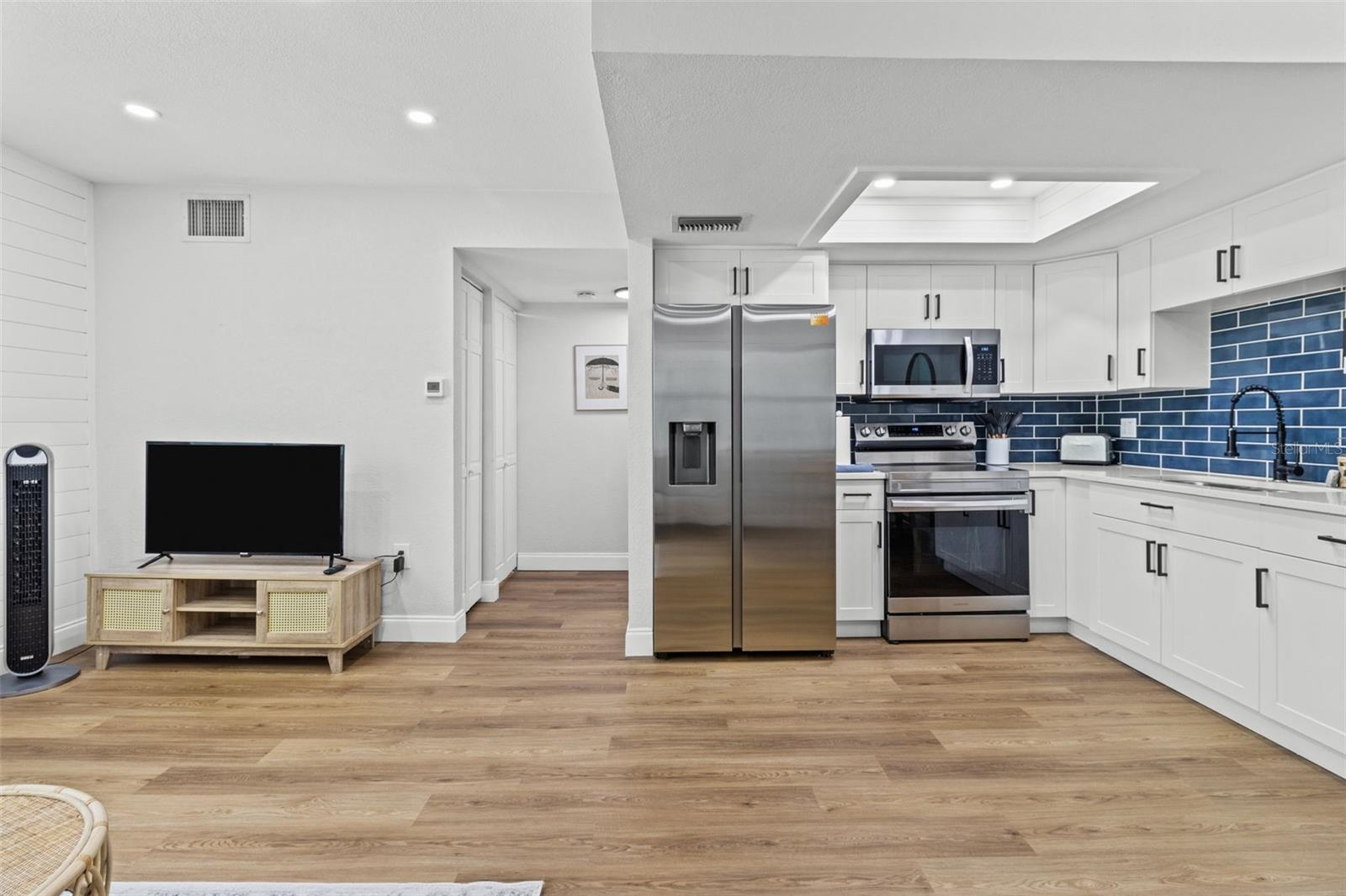 9895 1ST ST E #5 — photo 9