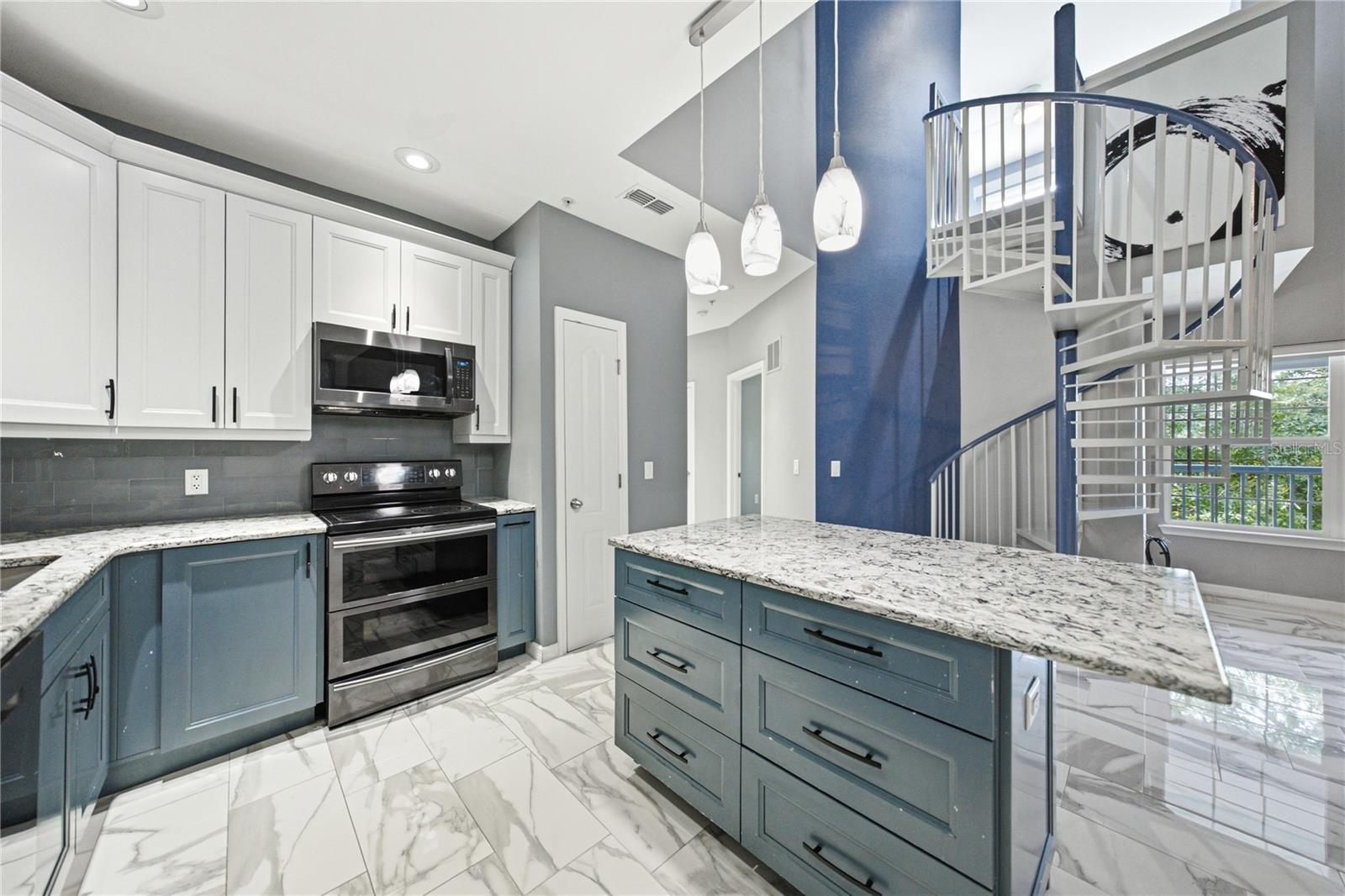 1640 VILLA CAPRI CIR #301 — photo 11