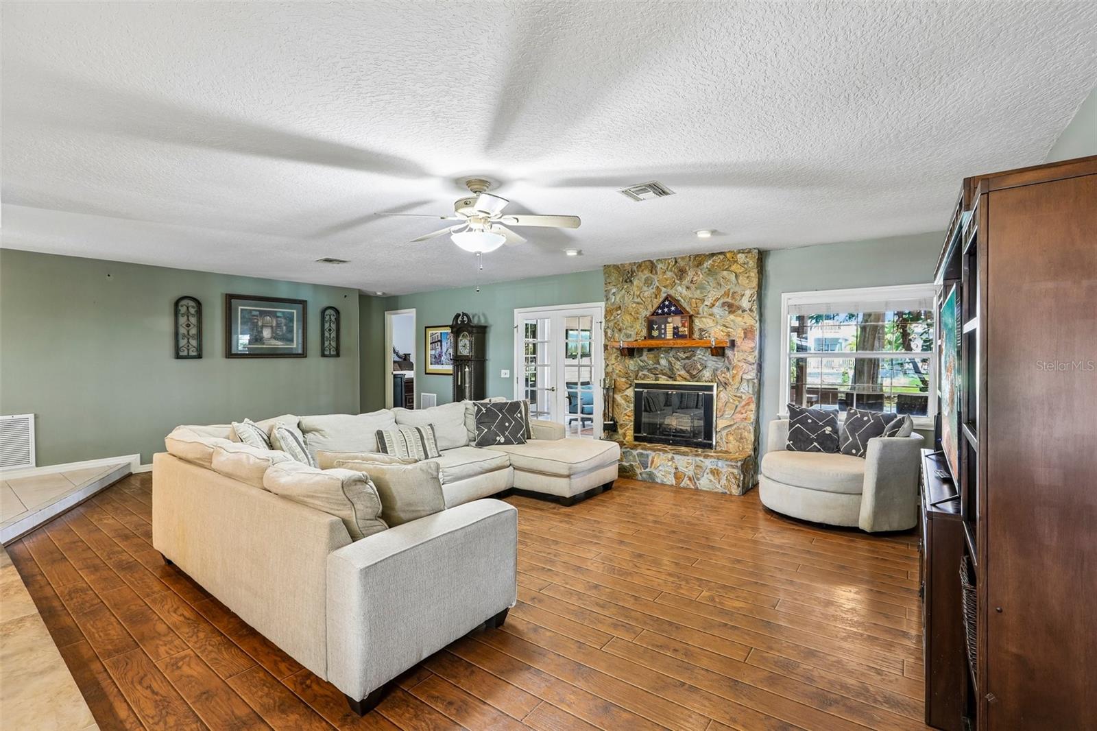 3131 N CANAL DR — photo 6