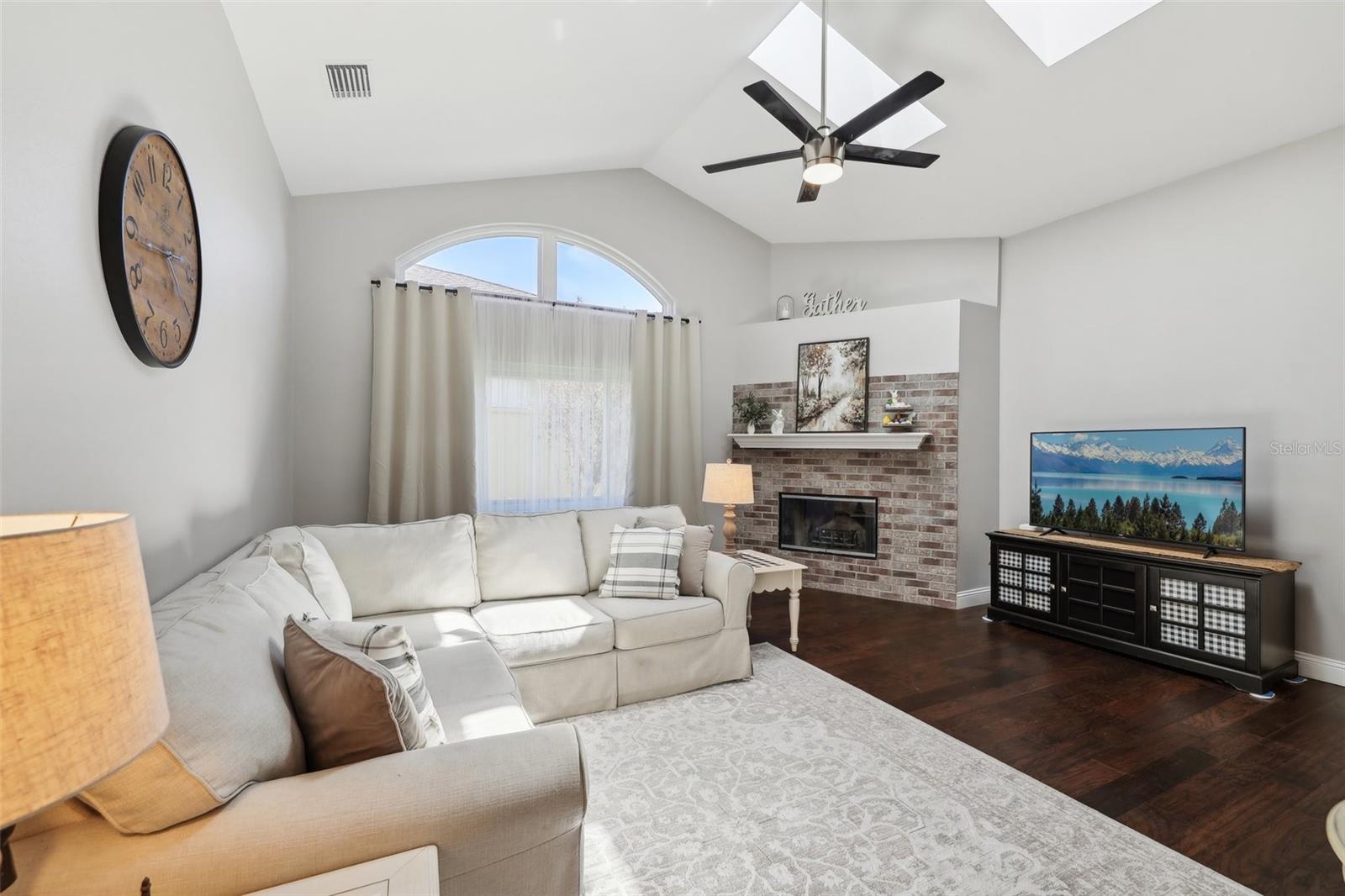 954 COBBLESTONE LN — photo 13