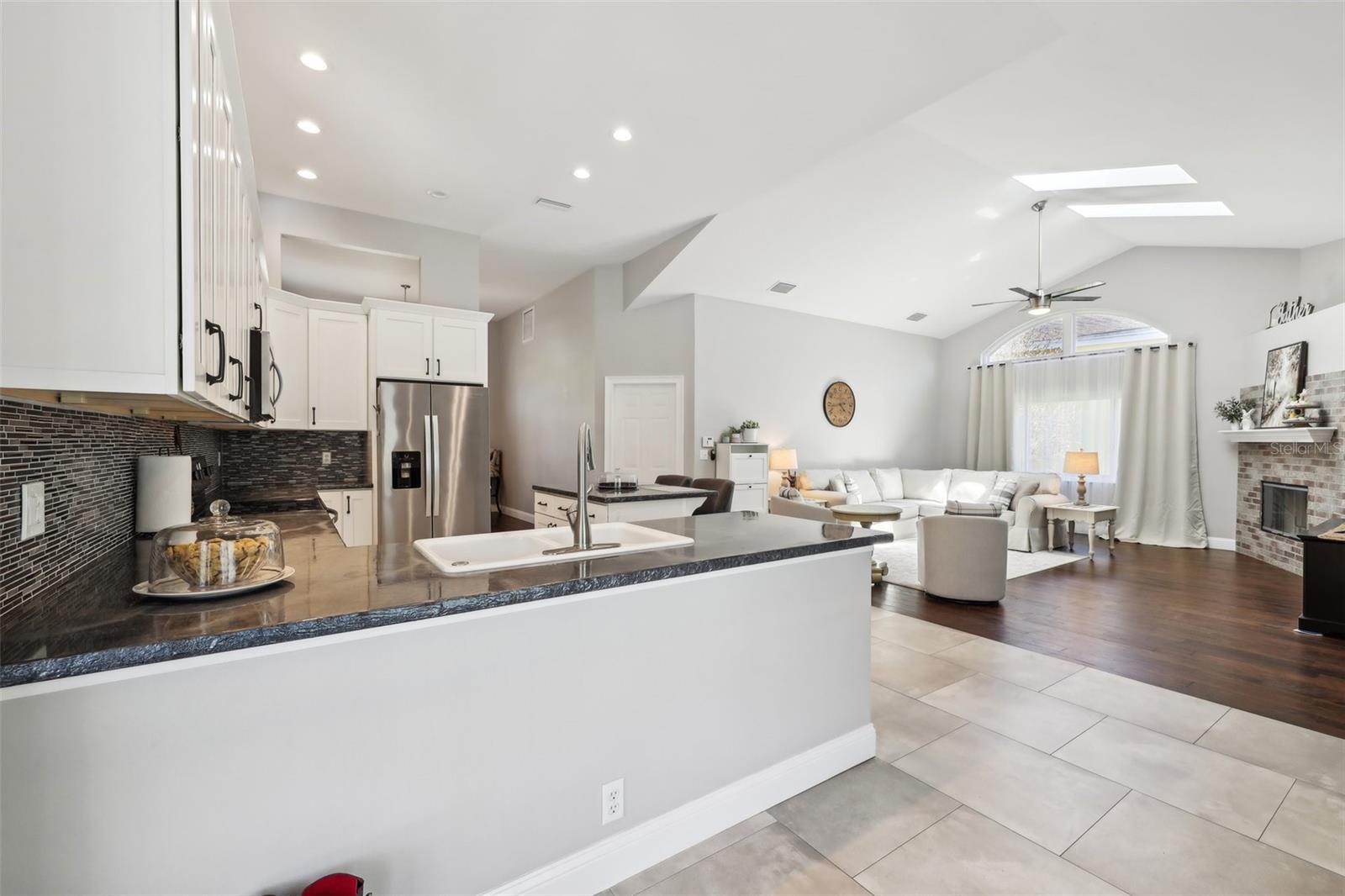 954 COBBLESTONE LN — photo 32