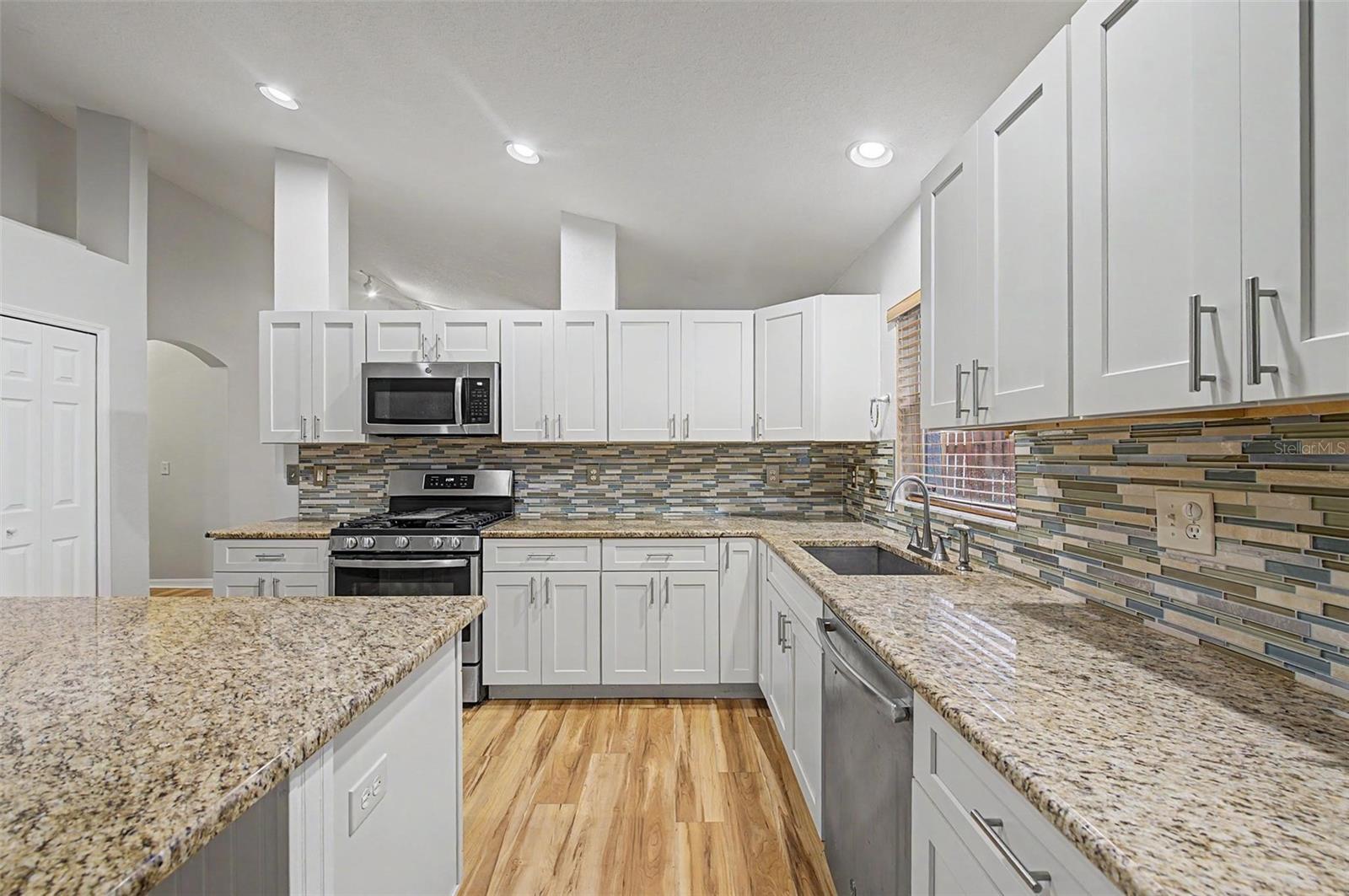 6222 CRICKETHOLLOW DR — photo 10