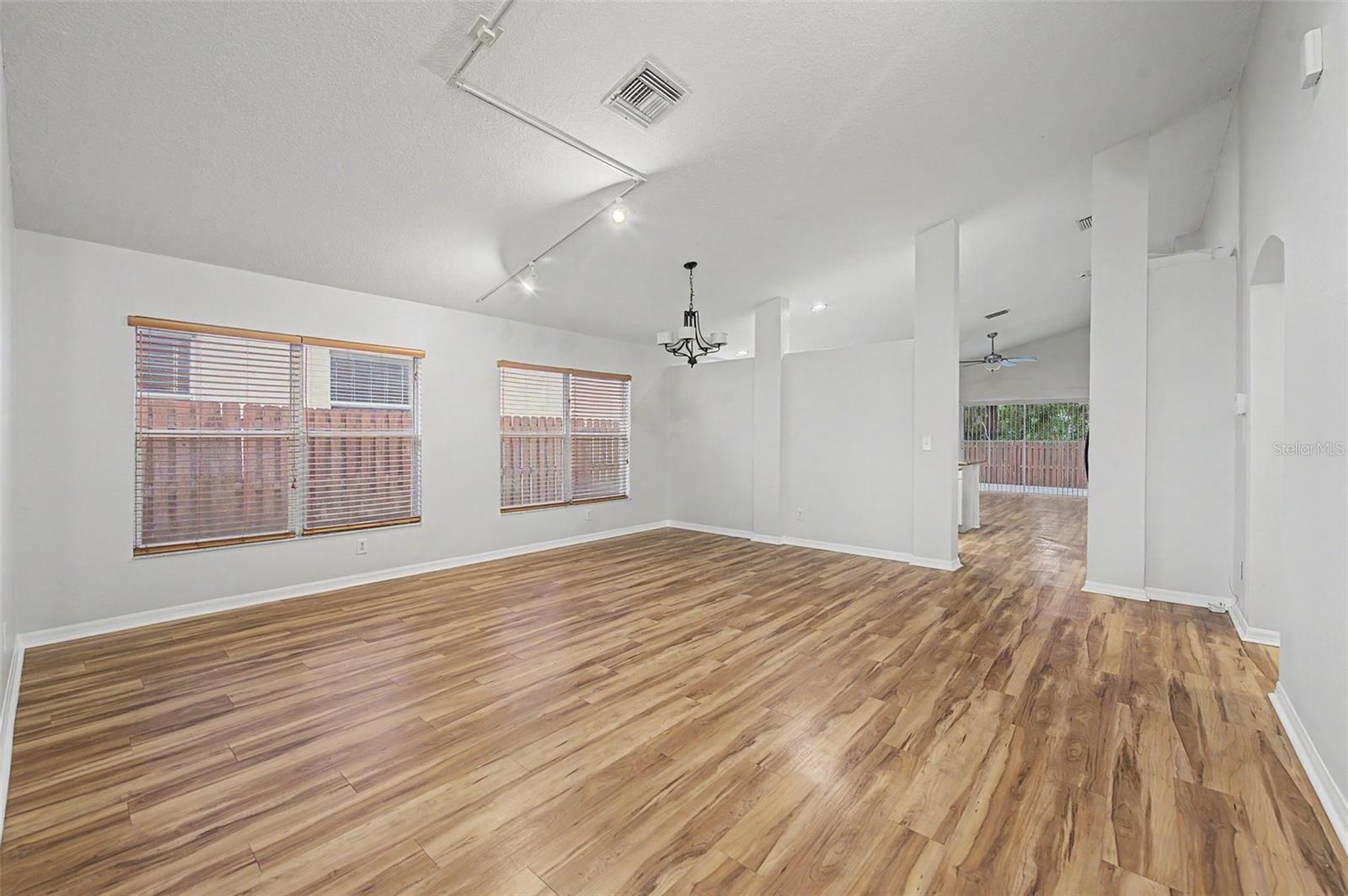 6222 CRICKETHOLLOW DR — photo 11