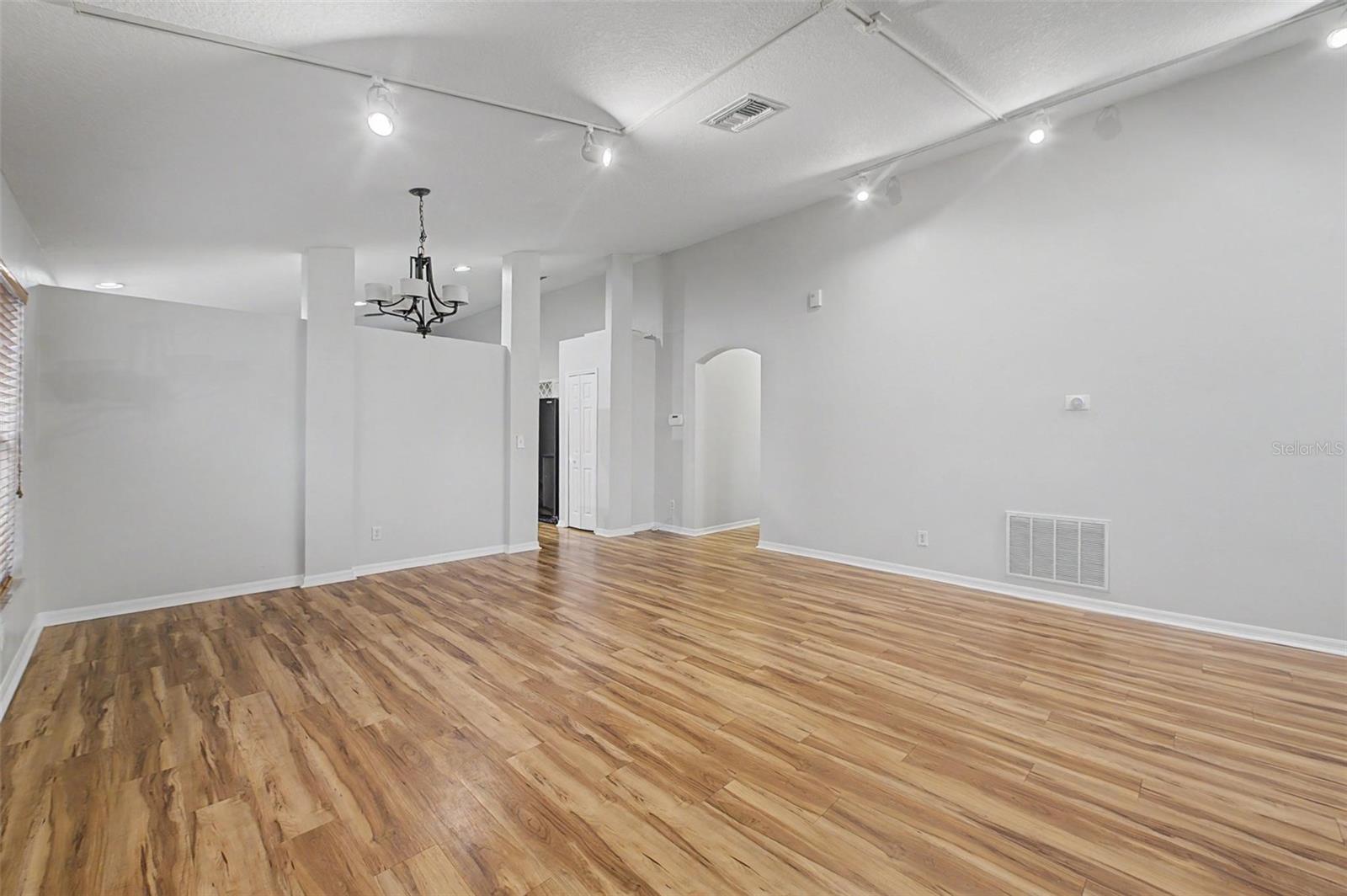 6222 CRICKETHOLLOW DR — photo 12