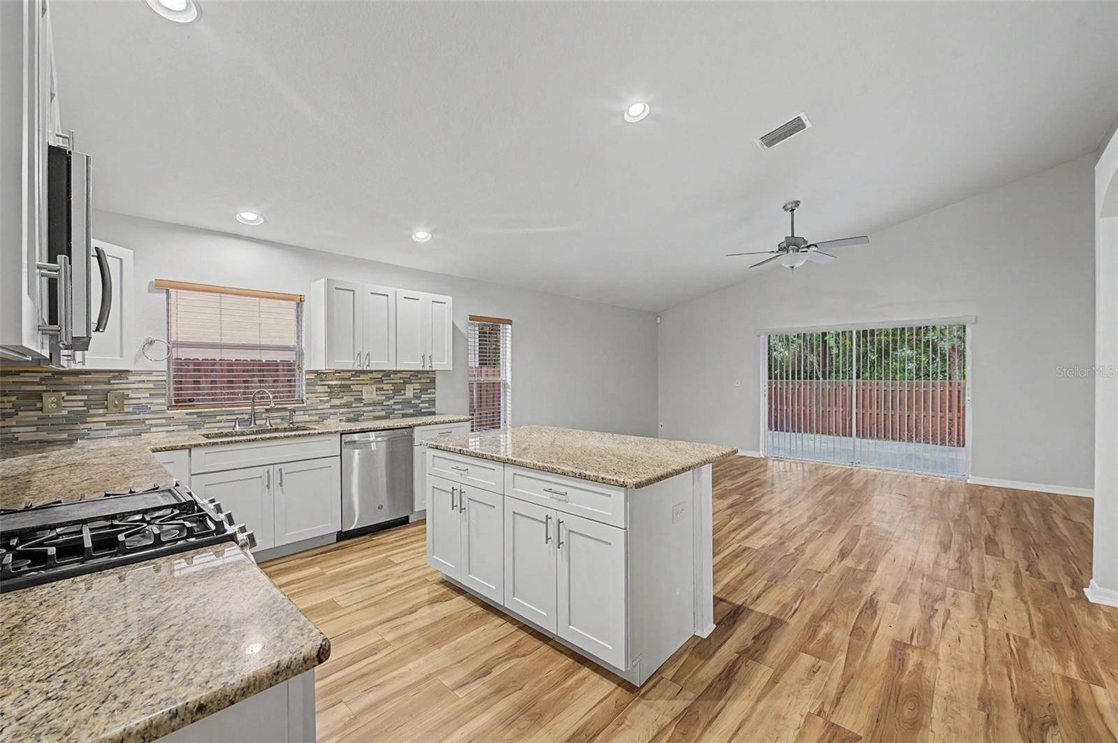 6222 CRICKETHOLLOW DR — photo 8