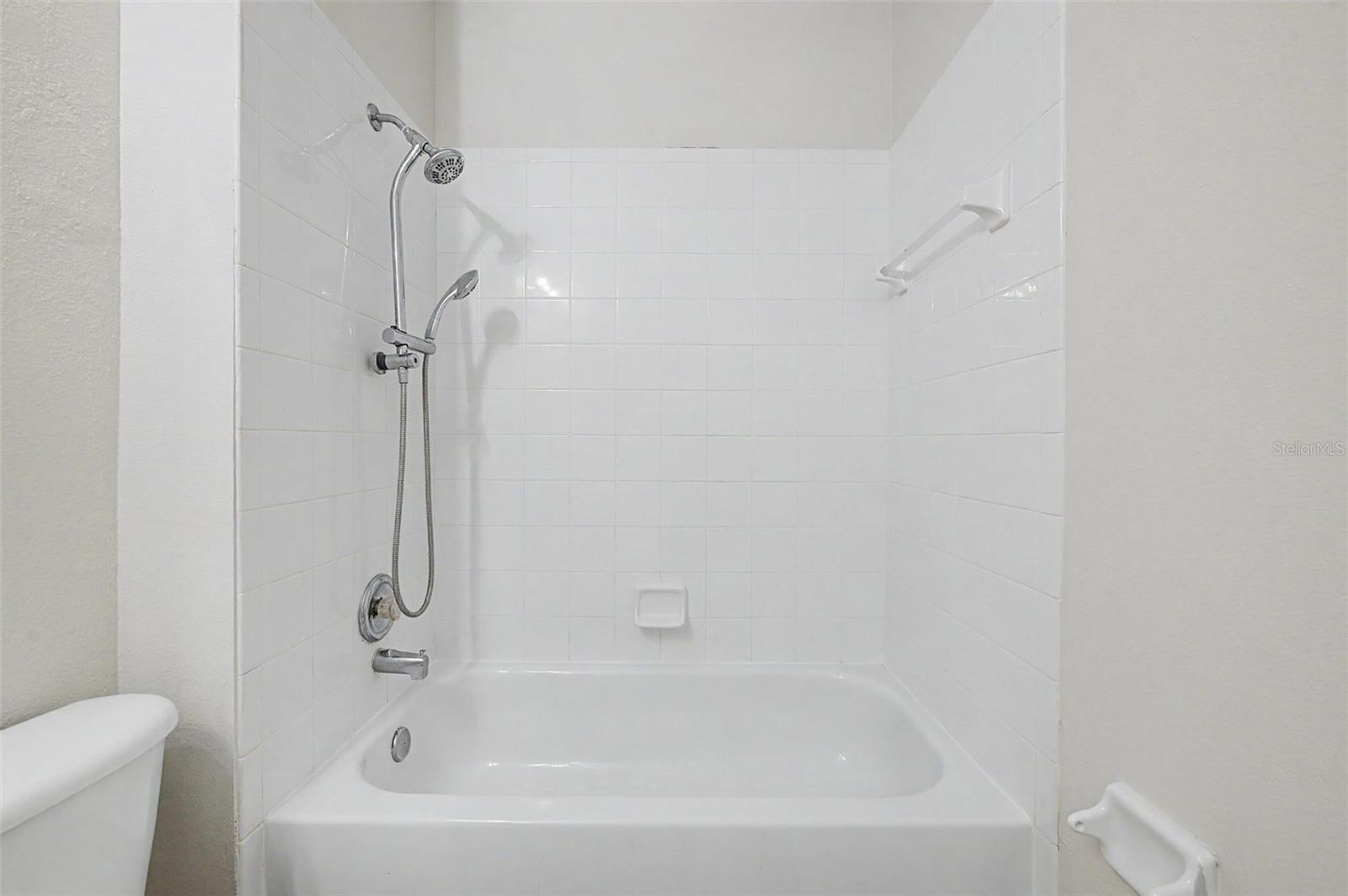6222 CRICKETHOLLOW DR — photo 25