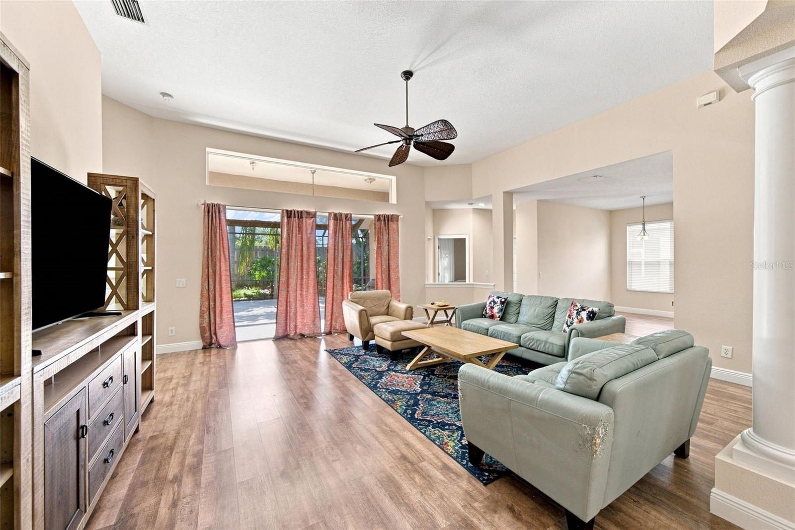 295 LONDONDERRY DR — photo 10