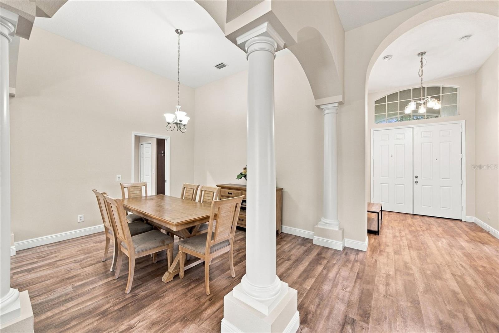 295 LONDONDERRY DR — photo 9