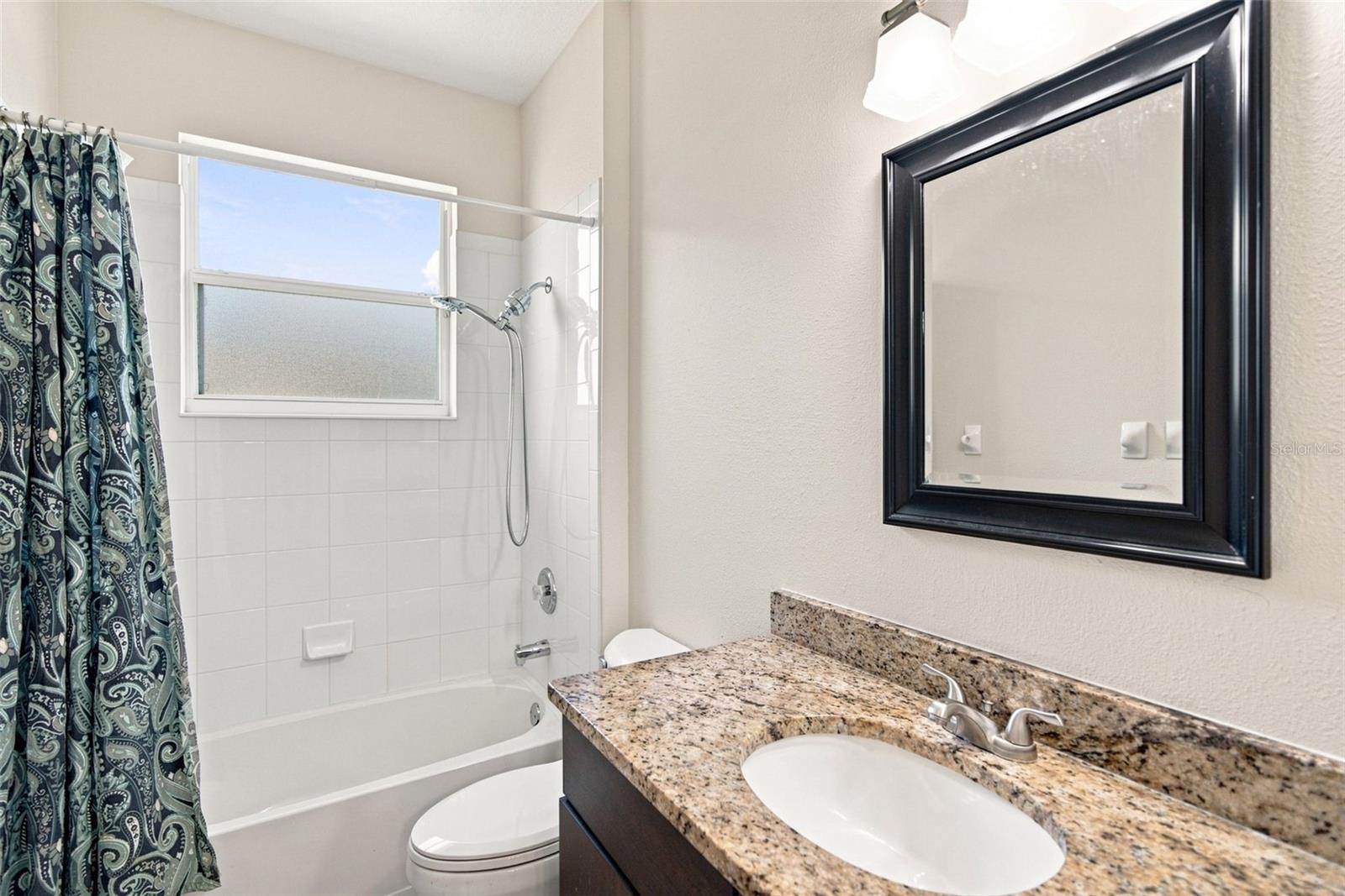 295 LONDONDERRY DR — photo 26