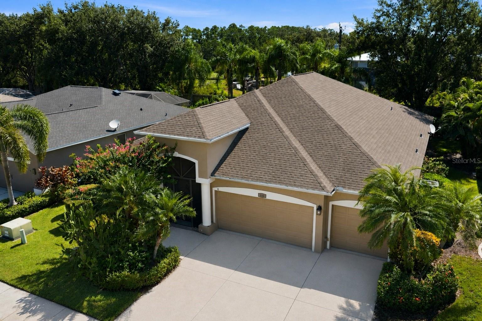 295 LONDONDERRY DR — photo 2