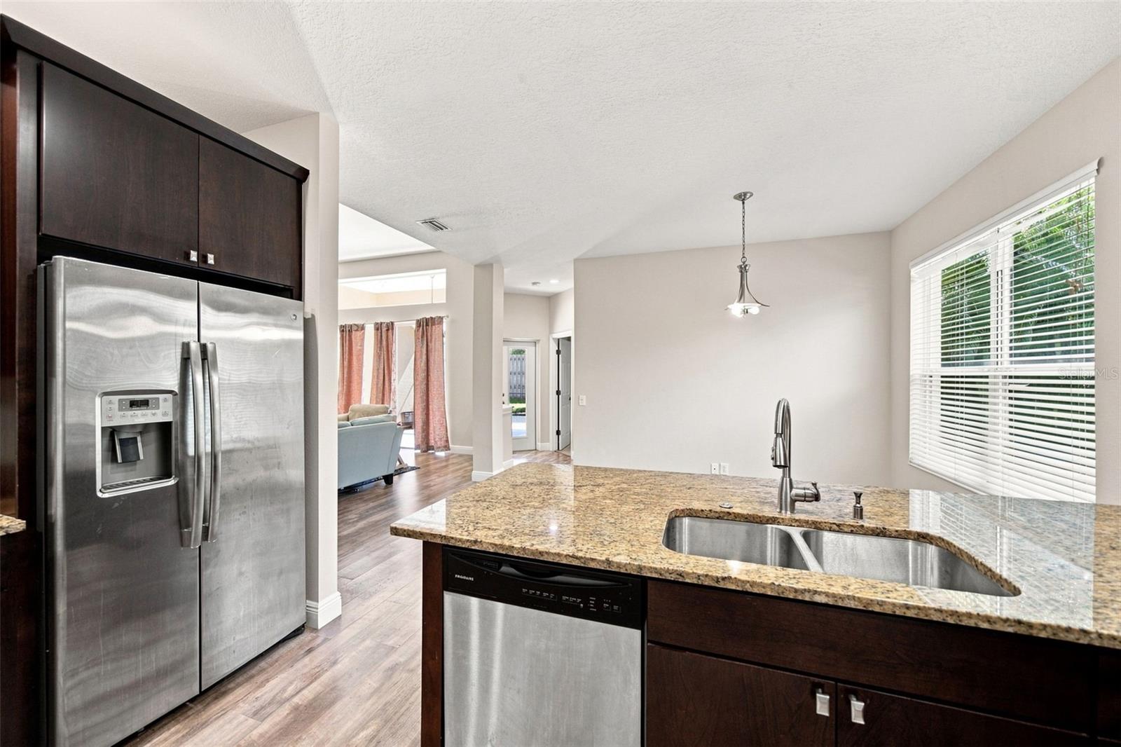 295 LONDONDERRY DR — photo 18
