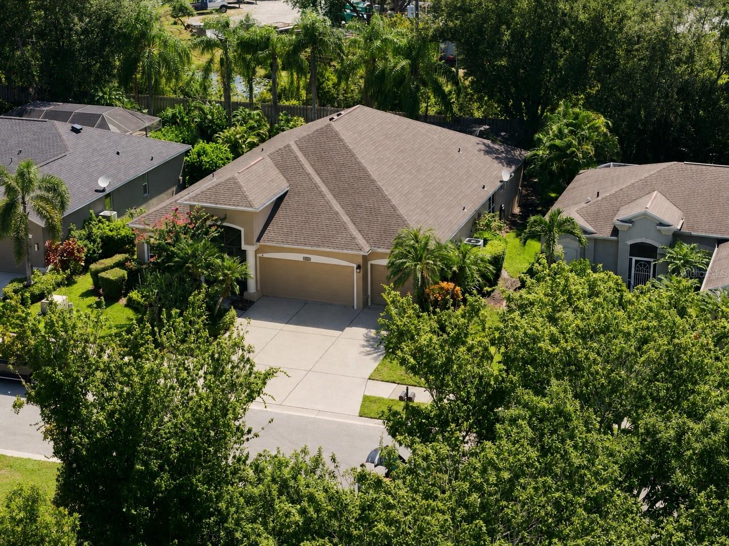 295 LONDONDERRY DR — photo 35
