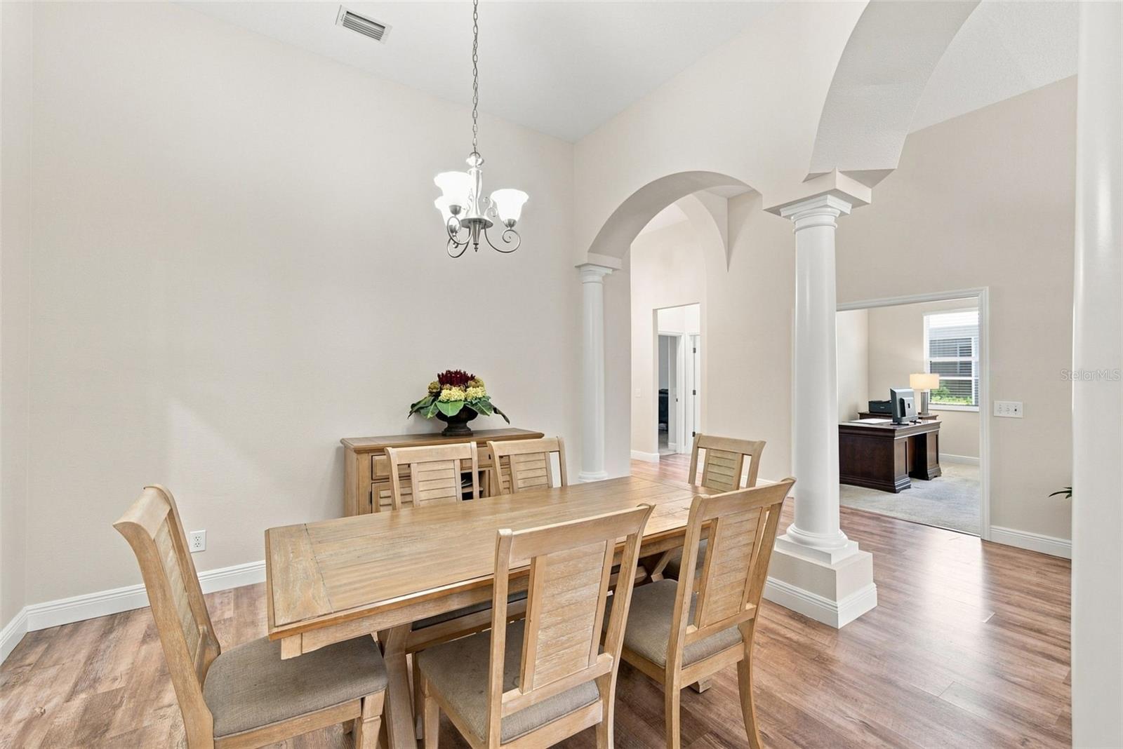 295 LONDONDERRY DR — photo 11