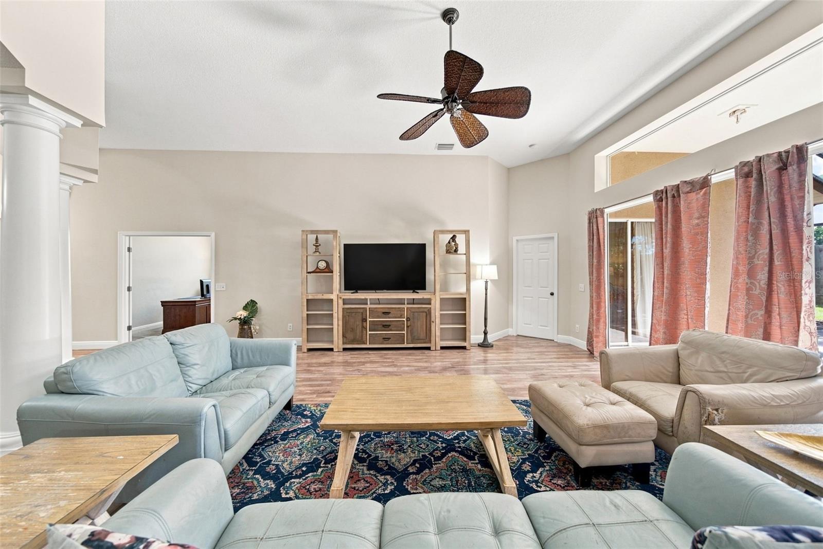 295 LONDONDERRY DR — photo 13
