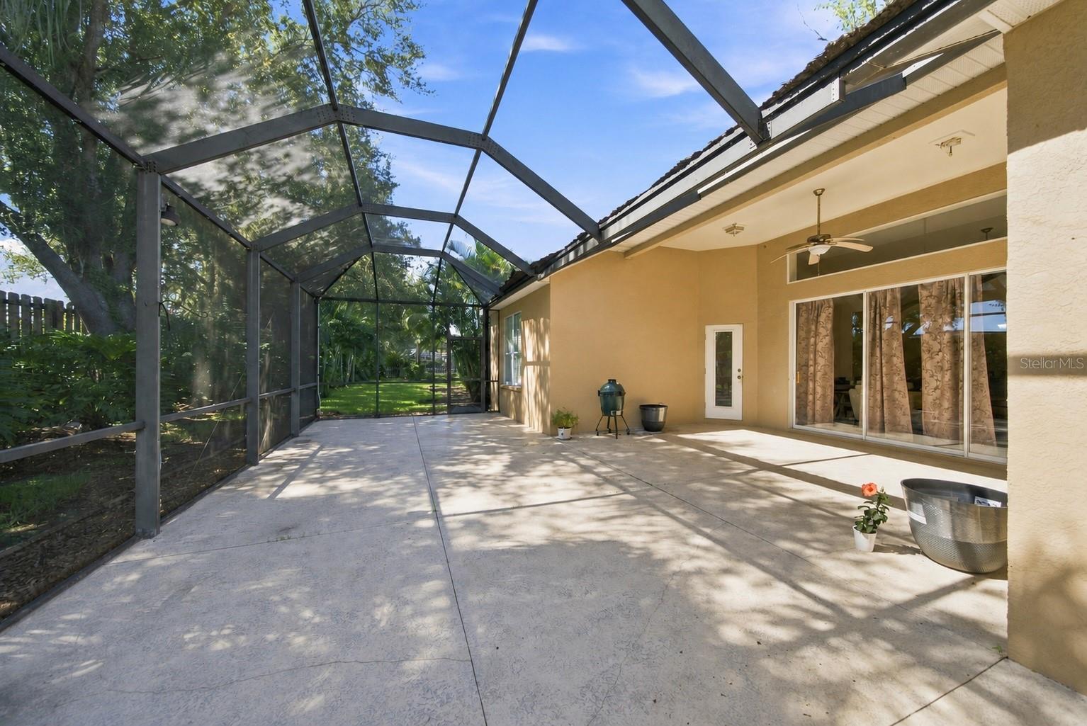 295 LONDONDERRY DR — photo 32