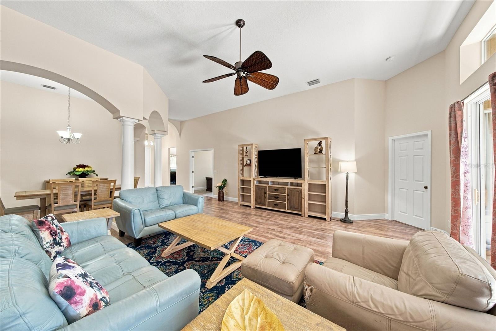 295 LONDONDERRY DR — photo 14