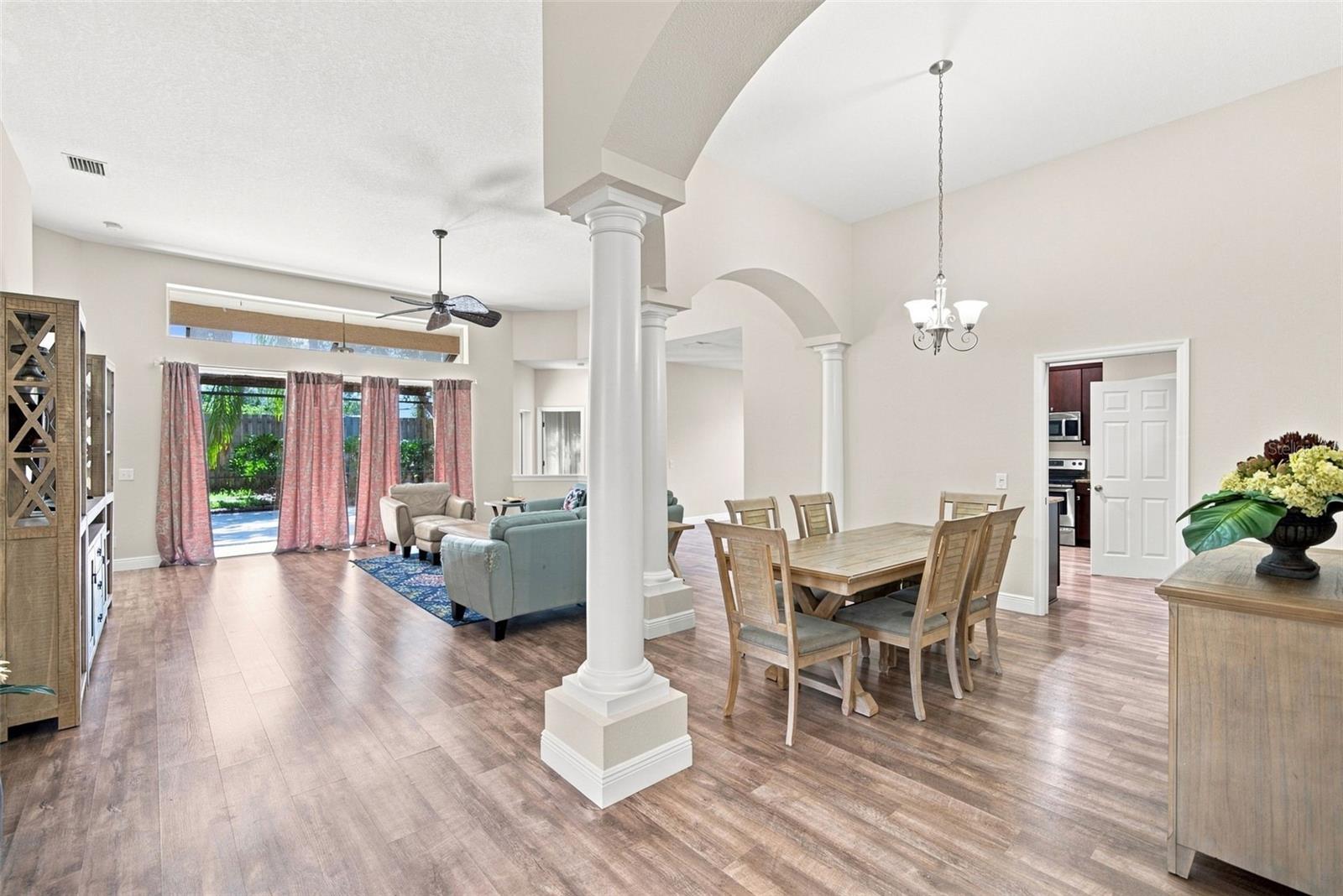 295 LONDONDERRY DR — photo 8