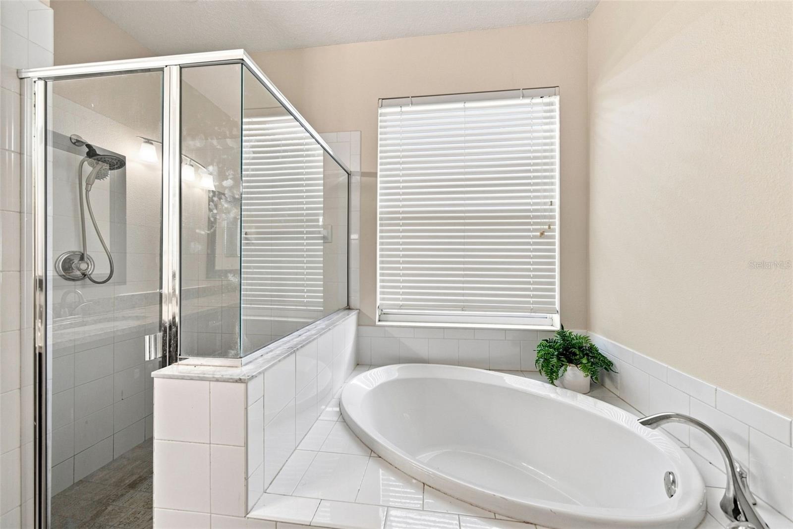 295 LONDONDERRY DR — photo 23