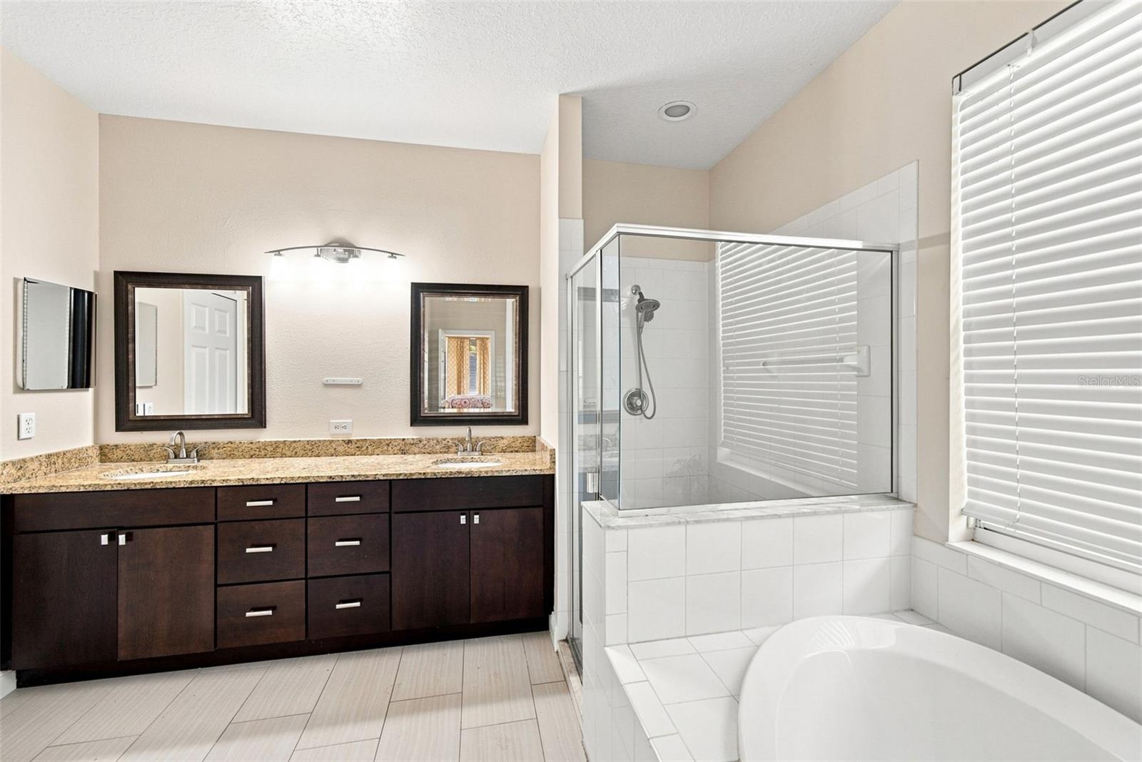 295 LONDONDERRY DR — photo 22