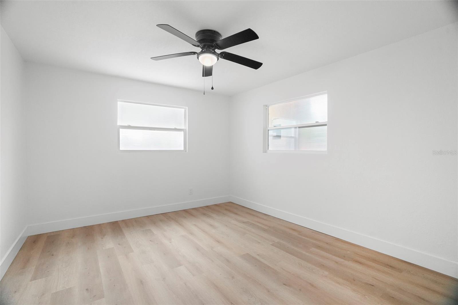 4406 W WALLACE AVE — photo 26