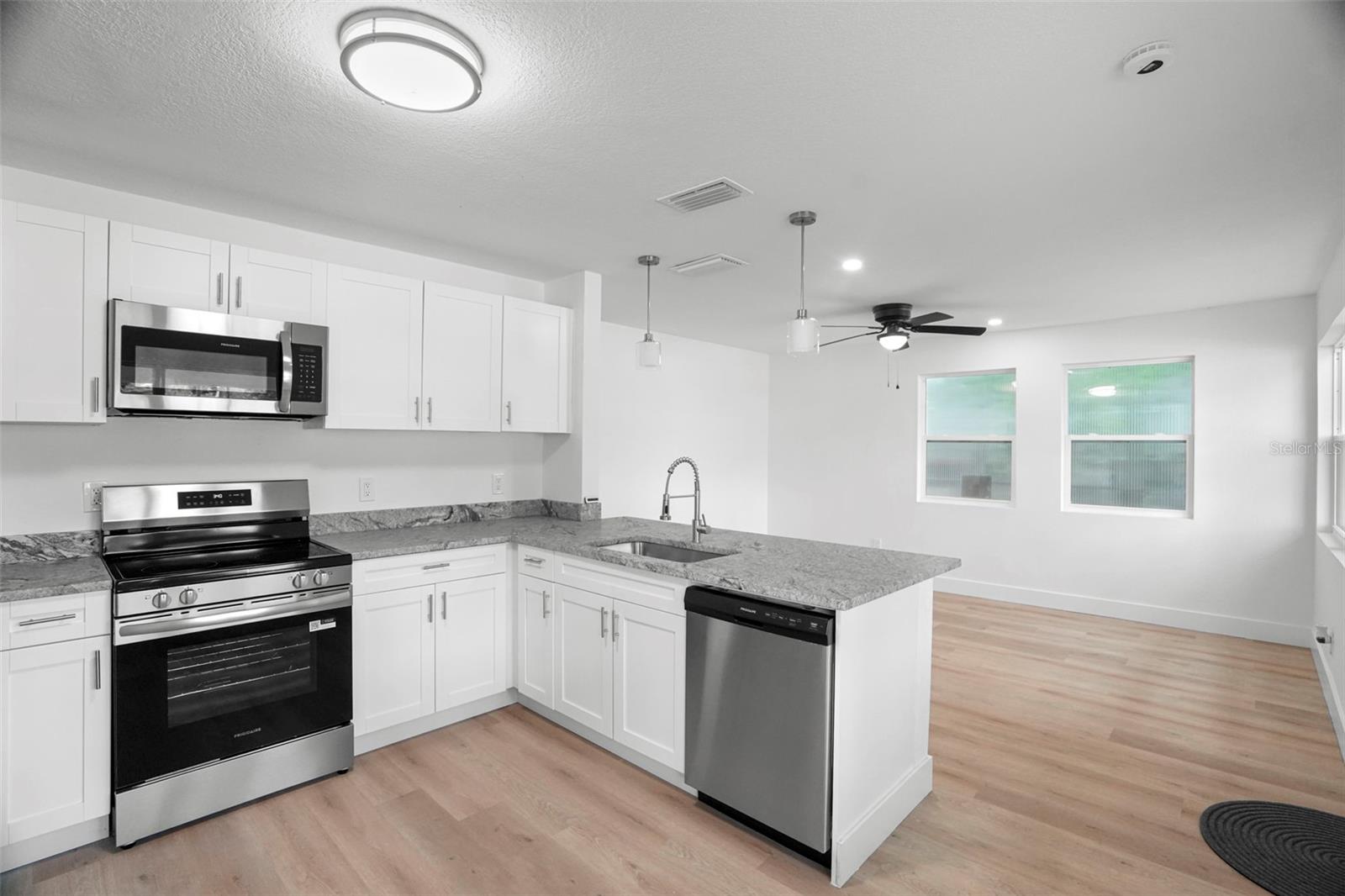 4406 W WALLACE AVE — photo 15